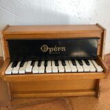 Old piano children's Opera