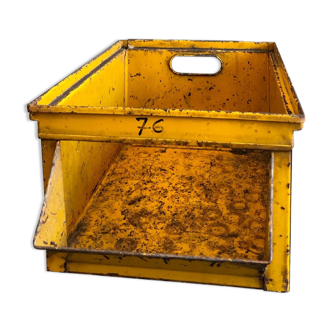 Industrial beaked bin