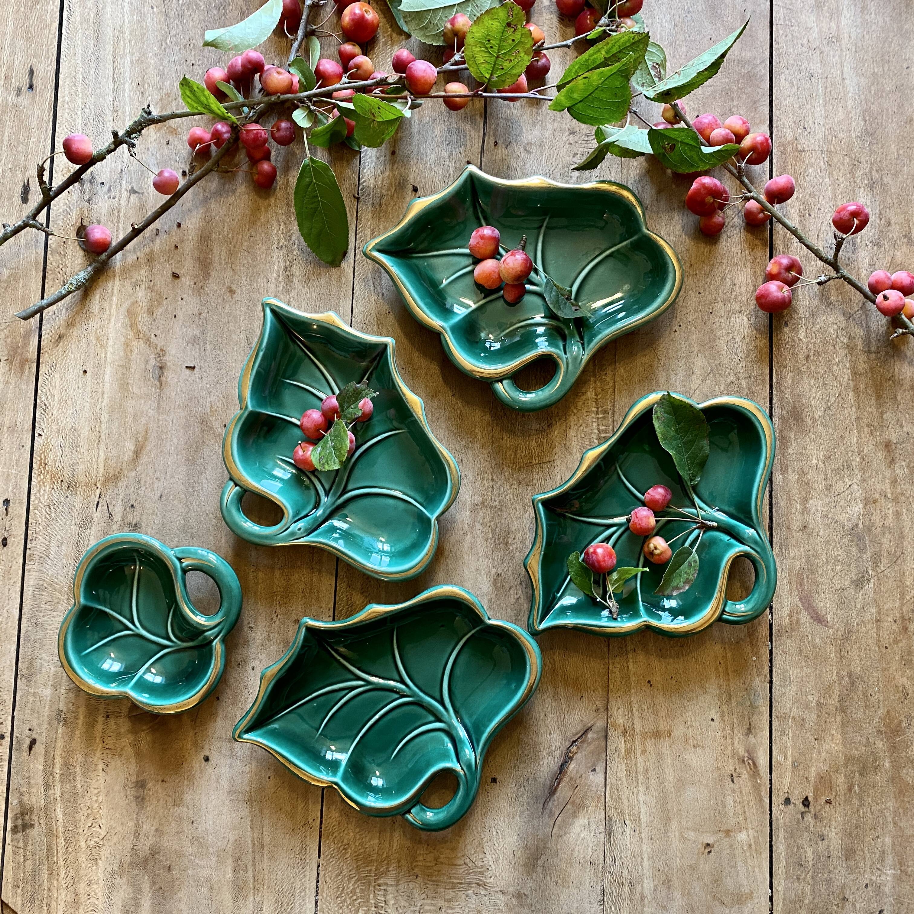 Set of 5 vintage pockets or raviers in green and gold ceramic