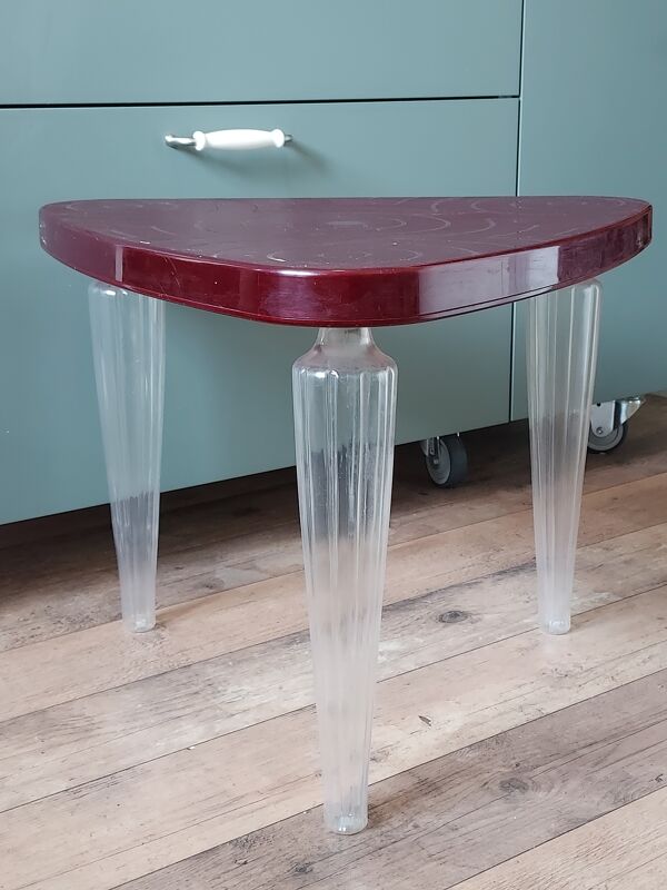 Table d’appoint par la designer Maria VinkaIkea pour Ikea