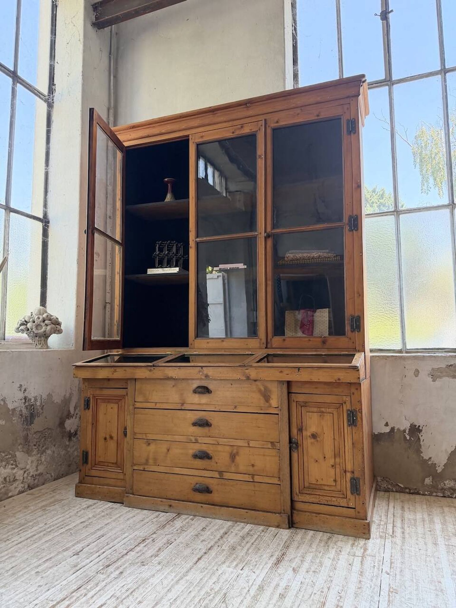 Library grocery Napoleon 19th century