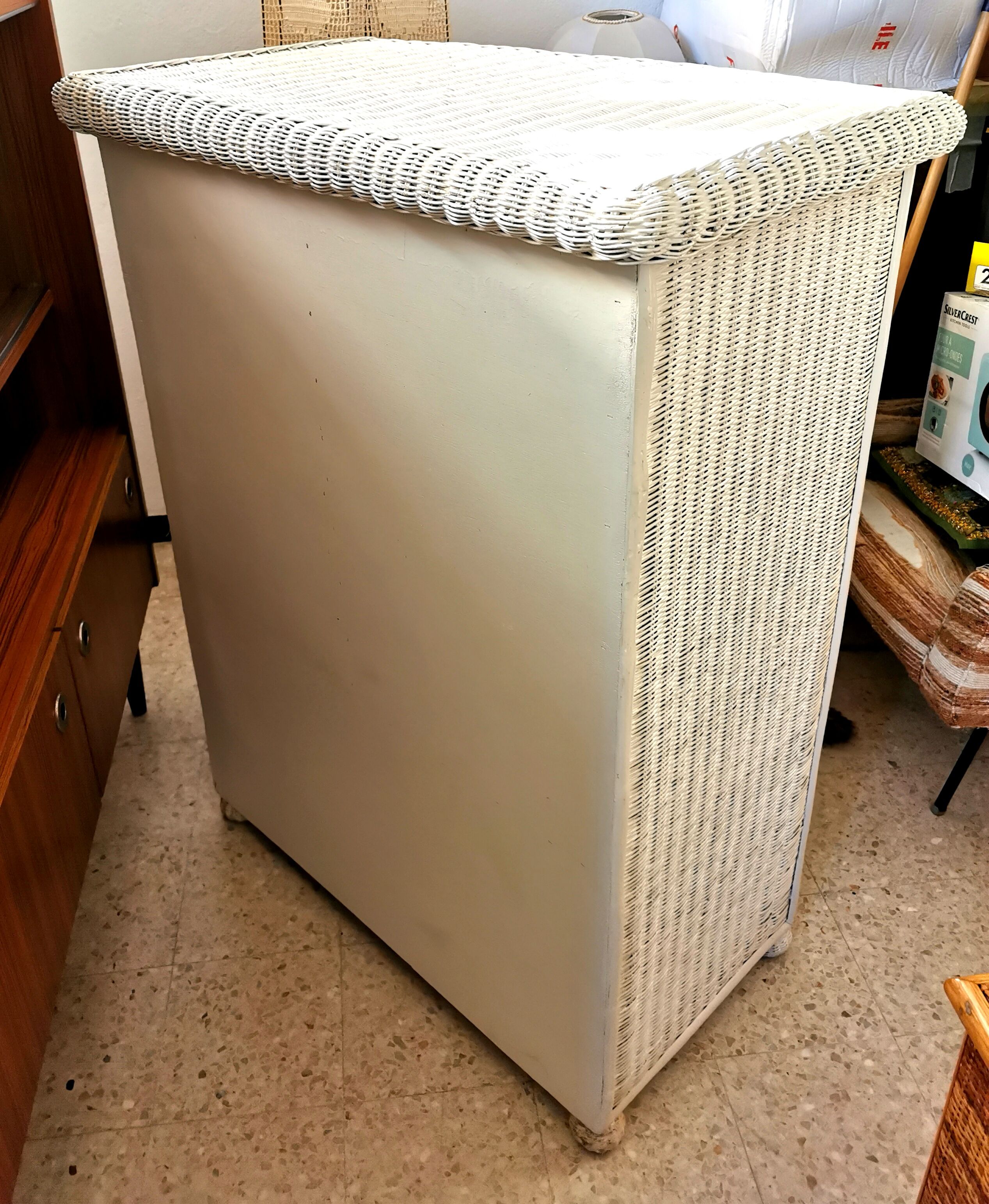 Chest of drawers in rattan