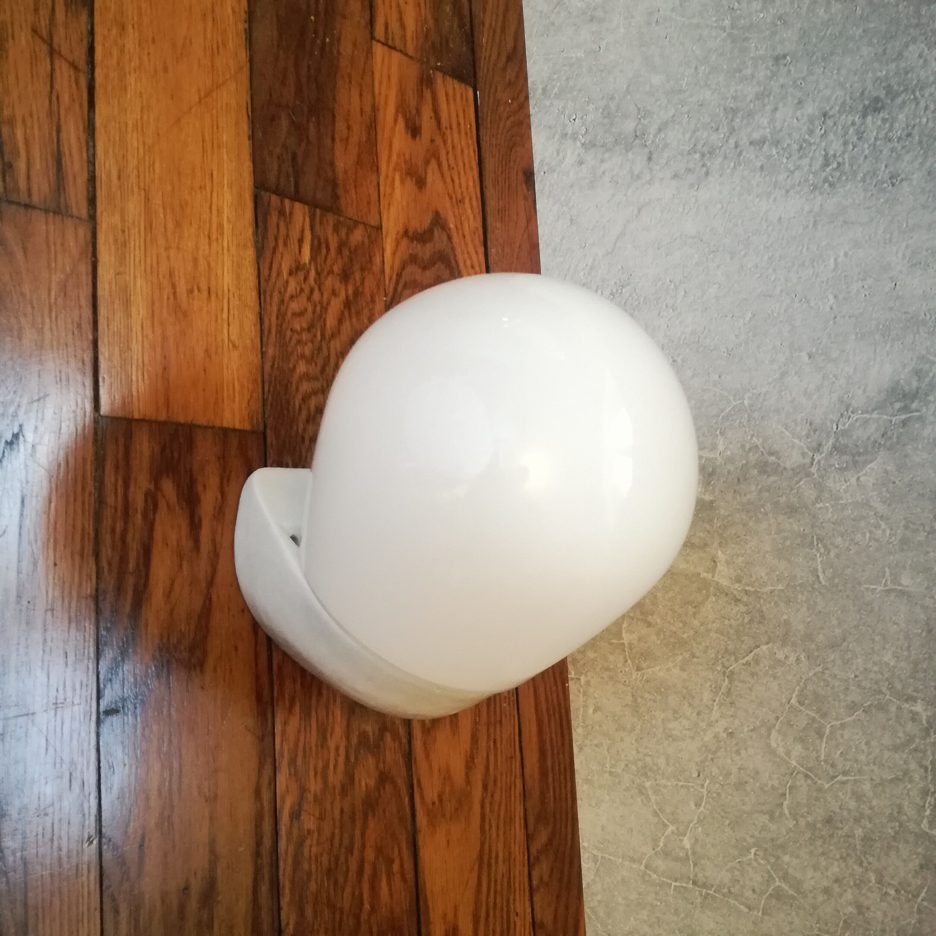 Ovoid wall lamp in earthenware and glass ø20