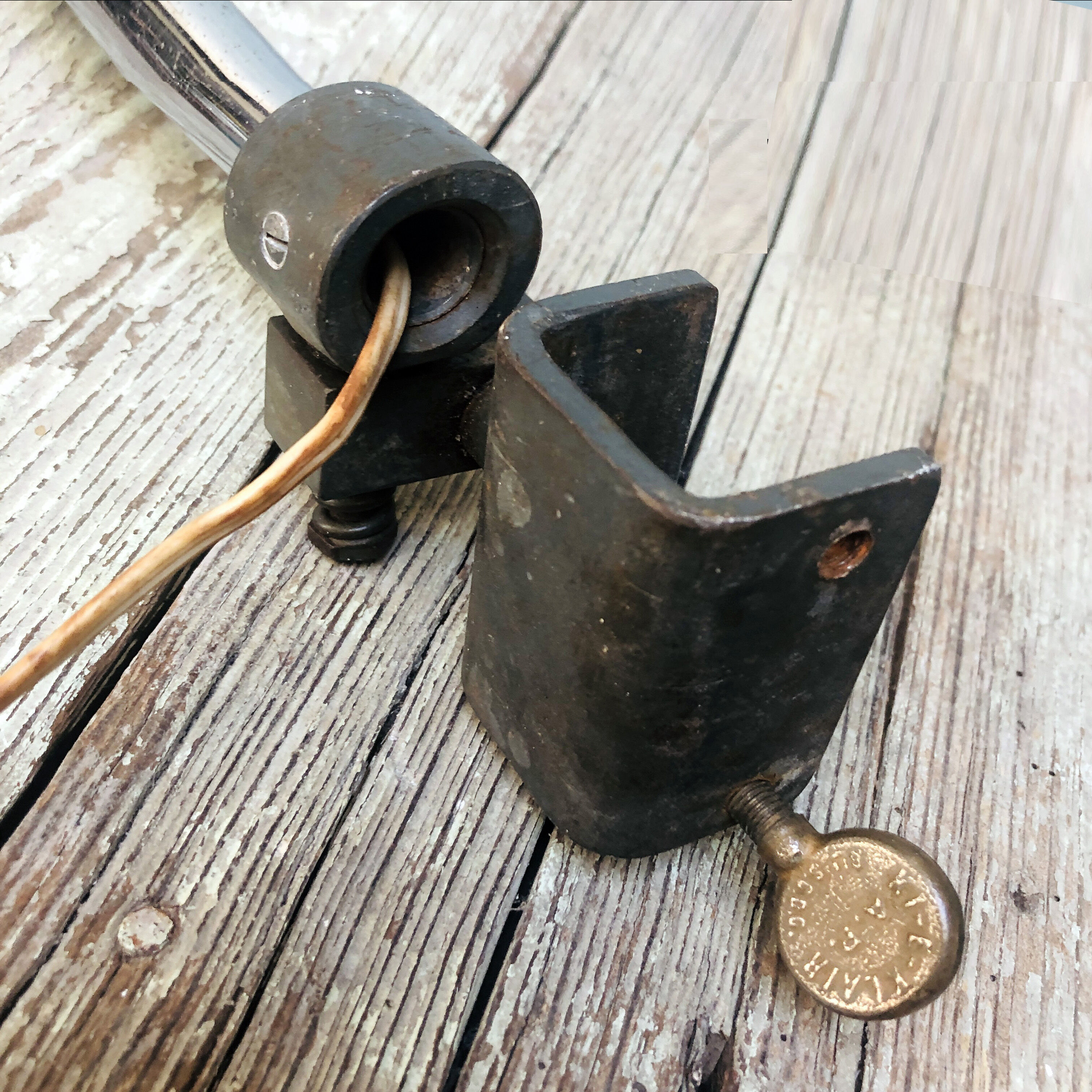 Lampe d'atelier réglable