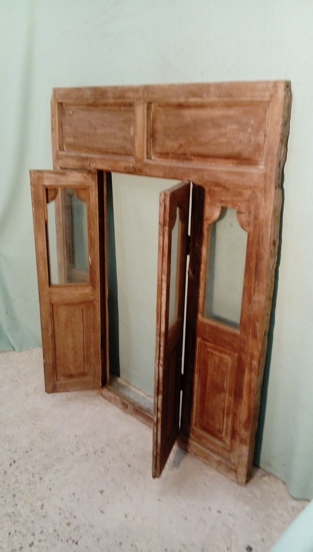 Fenêtre-porte ancienne en teck