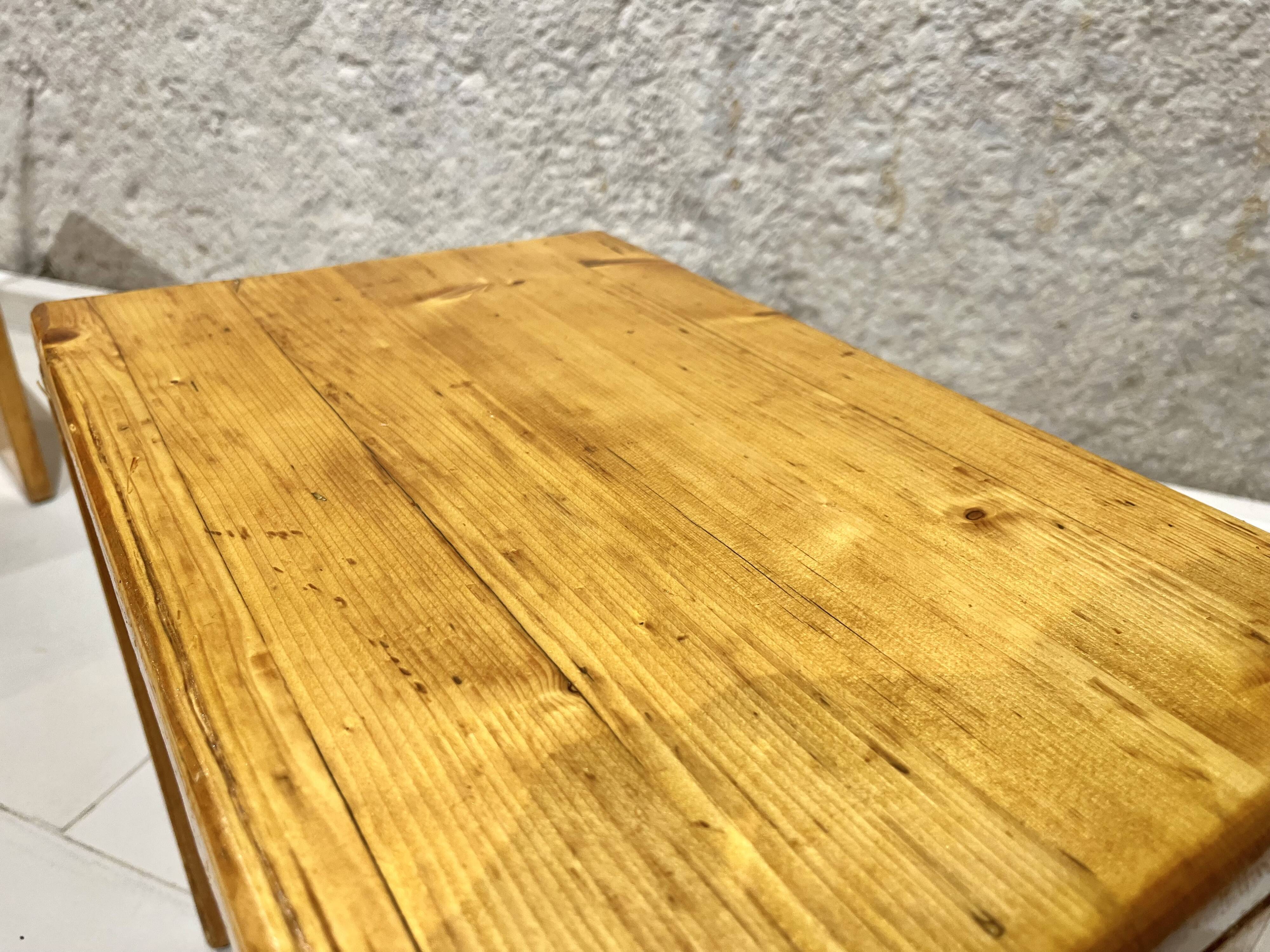 Set of 2 pine stools model "les Arcs"