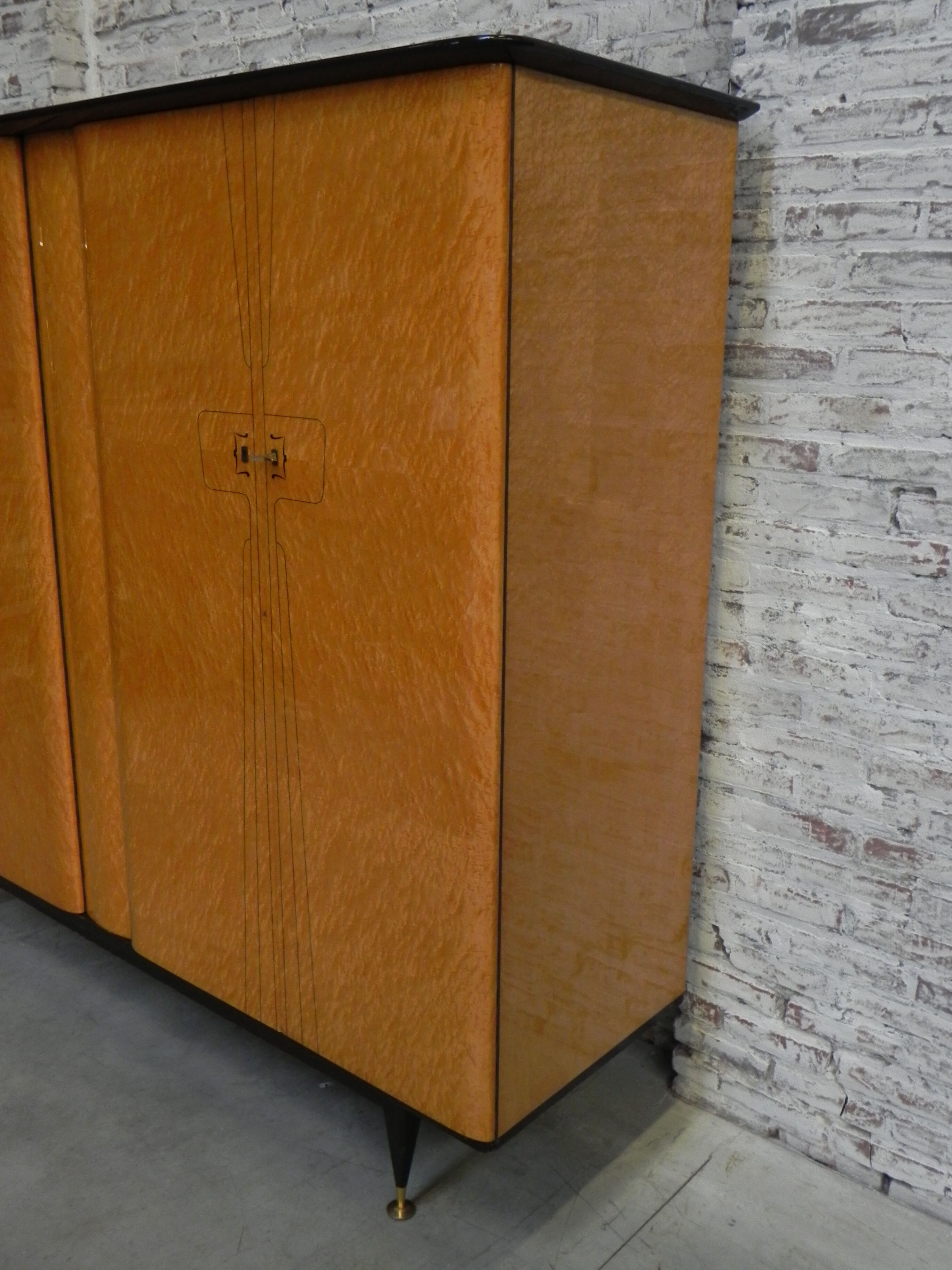 Wardrobe with 4 doors