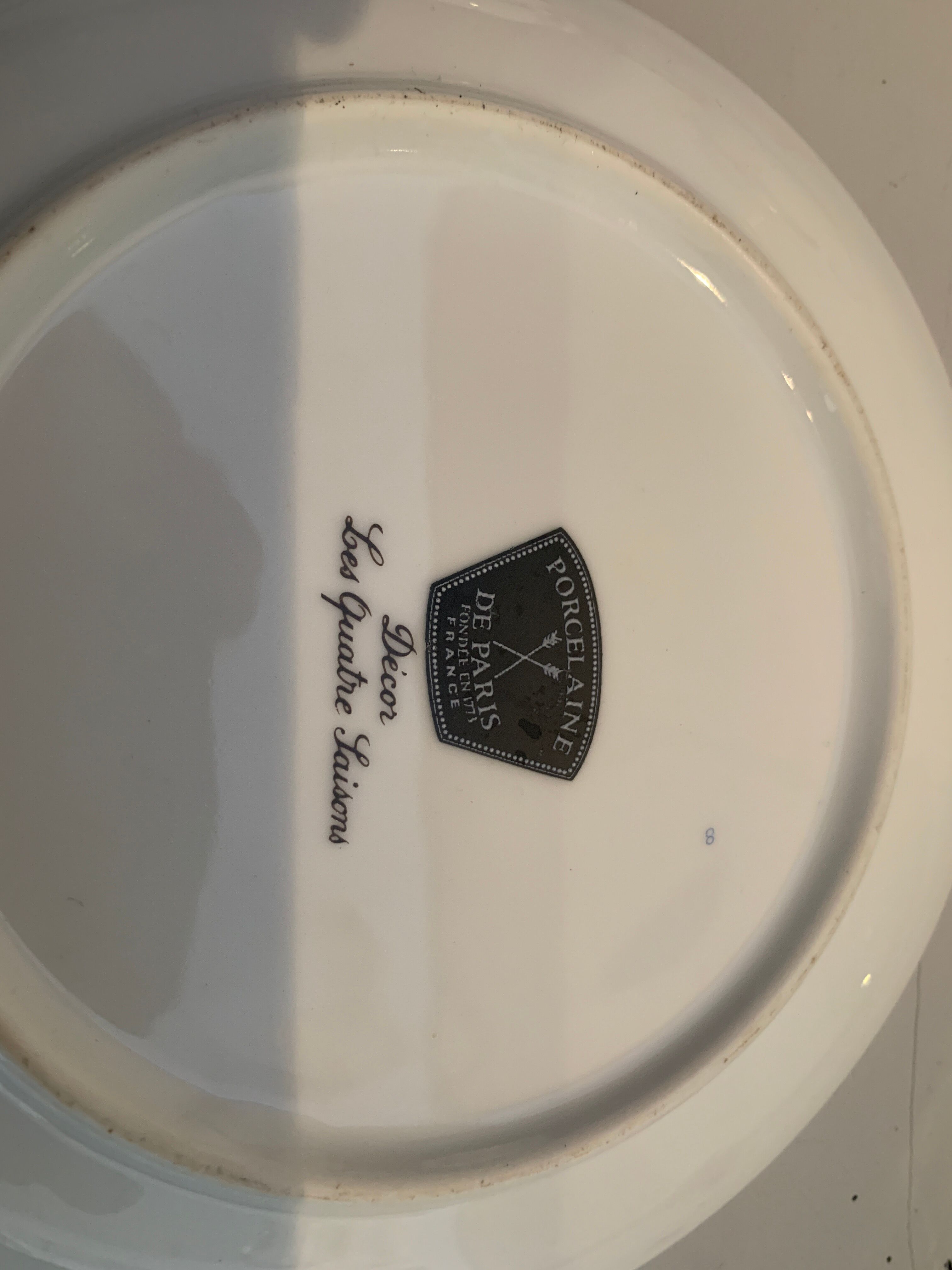 Selfish porcelain service