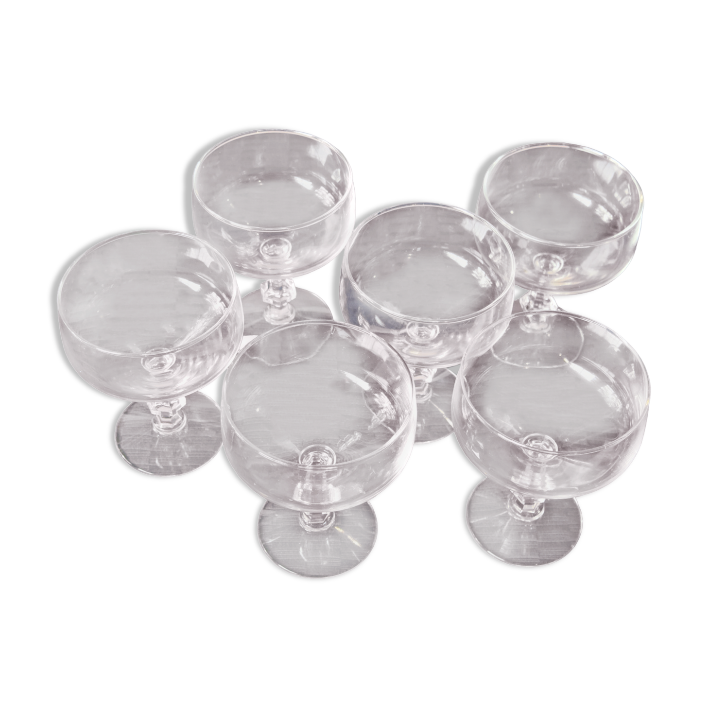 6 champagne or cocktail glasses in transparent glass in very good condition.