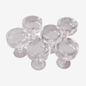 6 champagne or cocktail glasses in transparent glass in very good condition.