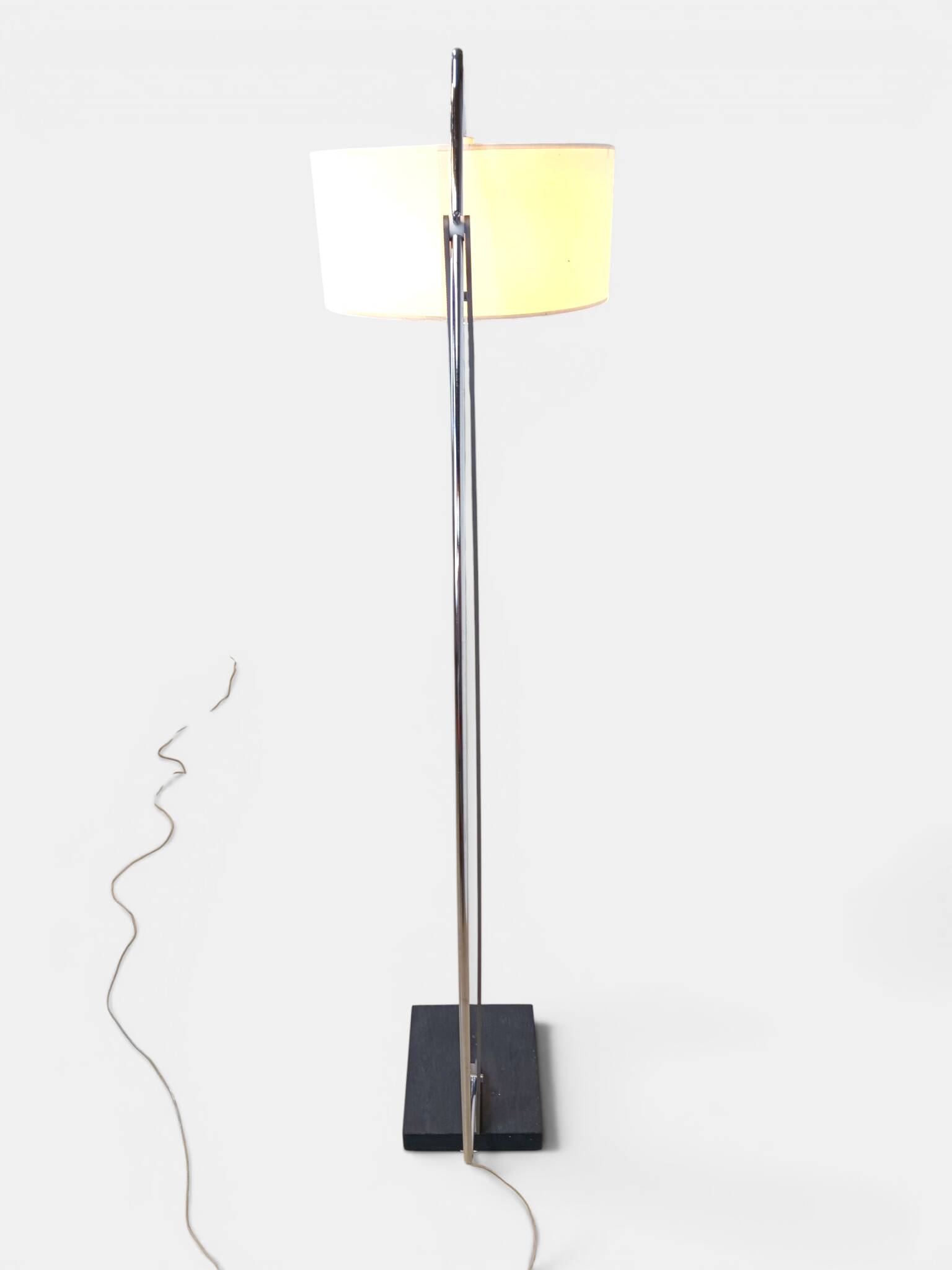 Lampe arc Ligne roset modèle MAMA de Thibault Desombre