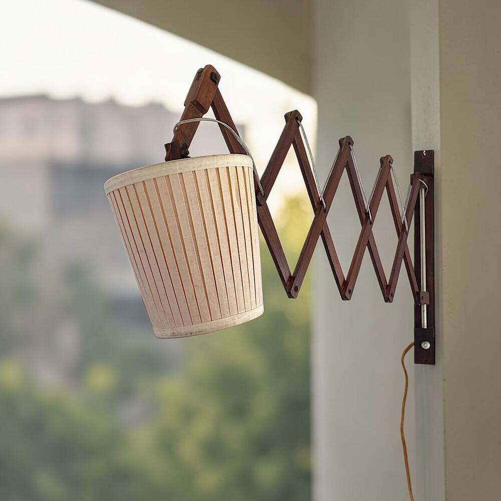 Scandinavian wooden scissor acordion wall lamp
