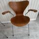 2 Series 7 chairs with armrests (3207) by Arne Jacobsen – Fritz Hansen