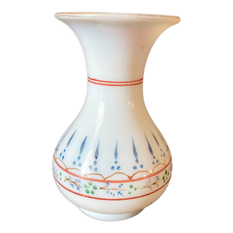 Vase balustre en opaline véritable décors émaillé XIX° siècle