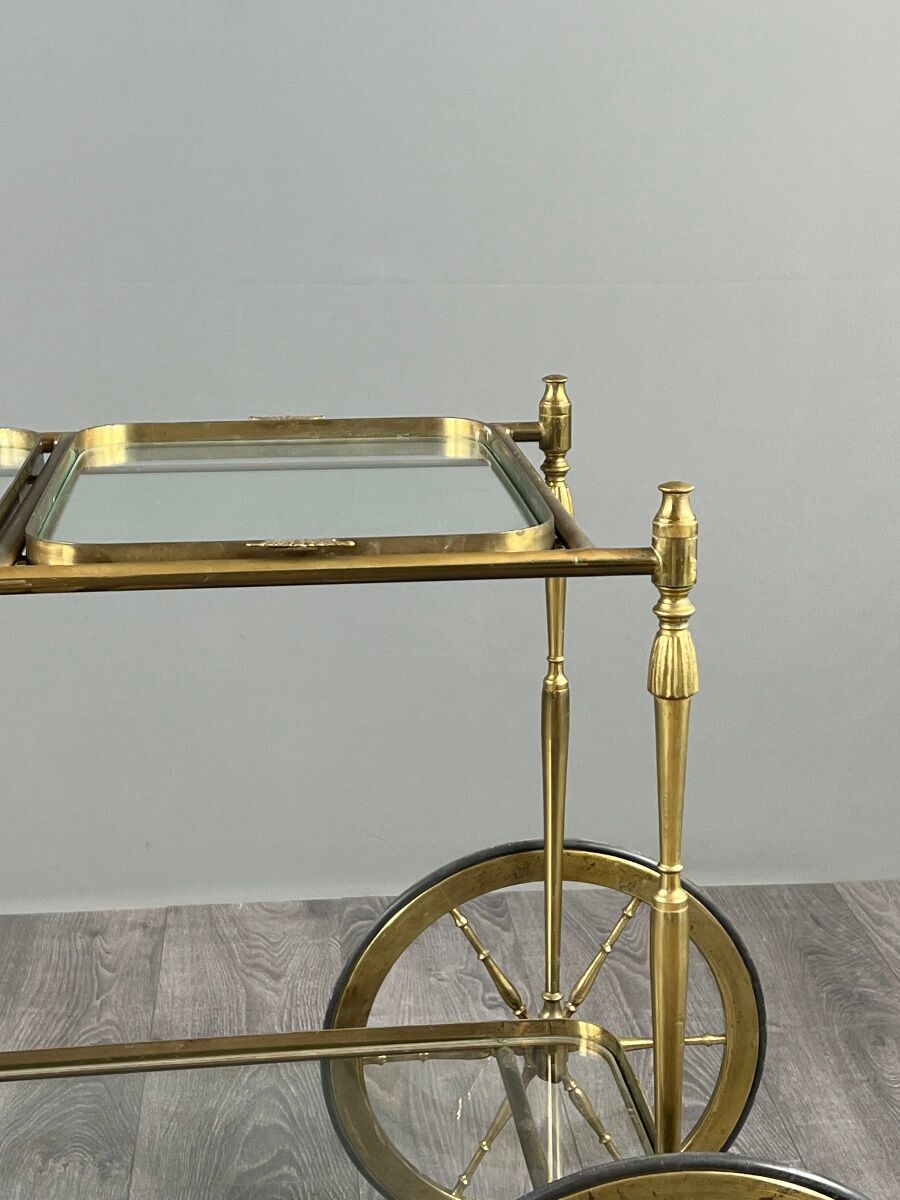Rolling table cart in gilded brass with two glass shelves, 20th century.