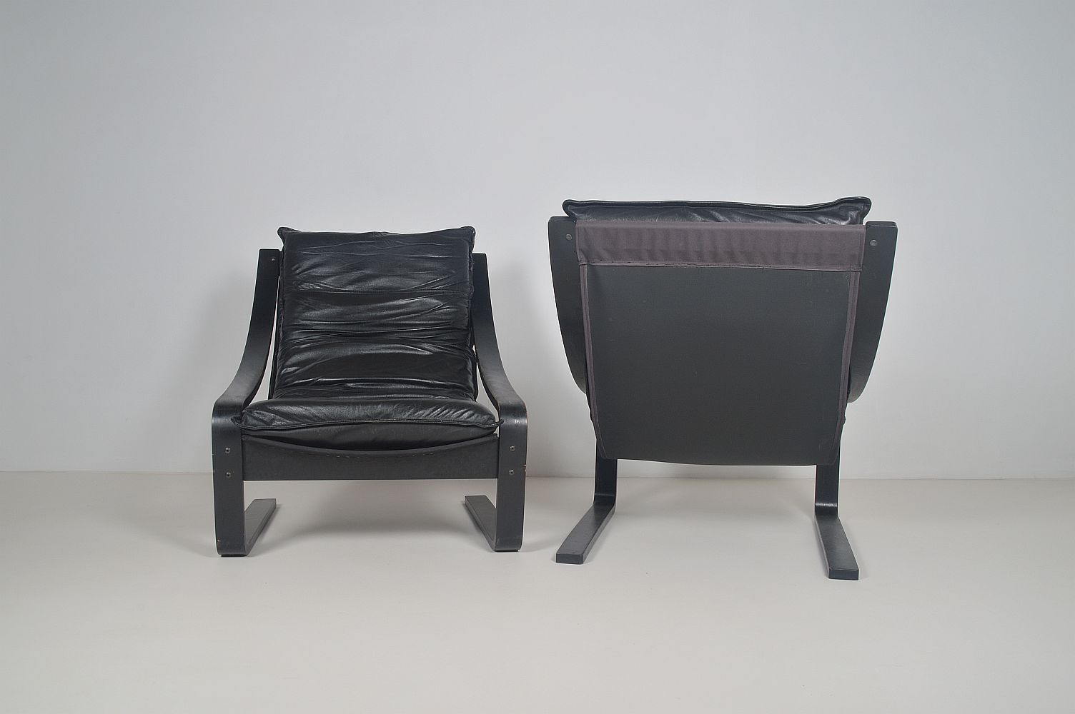 Set of Scandinavian lounge seats with leather cushions, 1970s