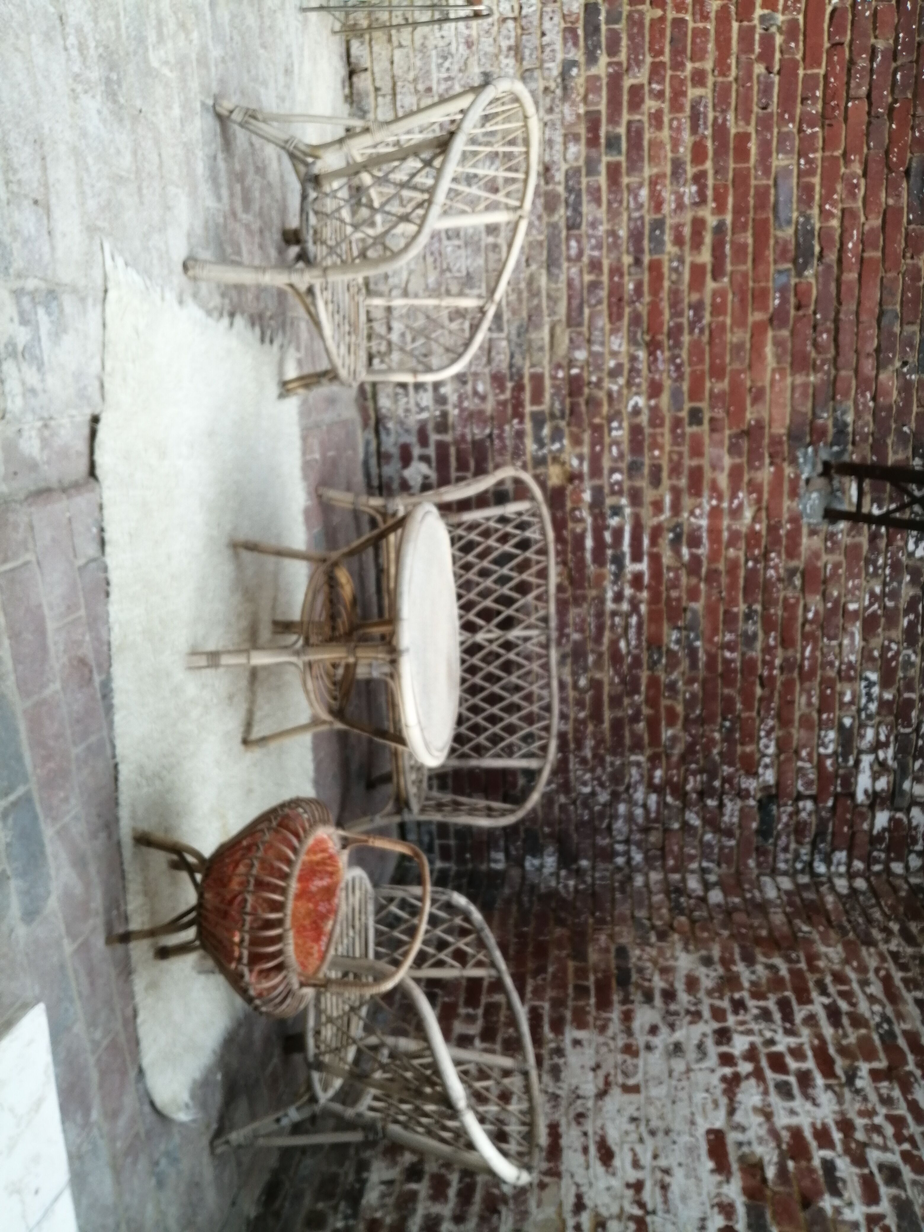 Set living room armchairs sofa, table and seamstress in vintage rattan