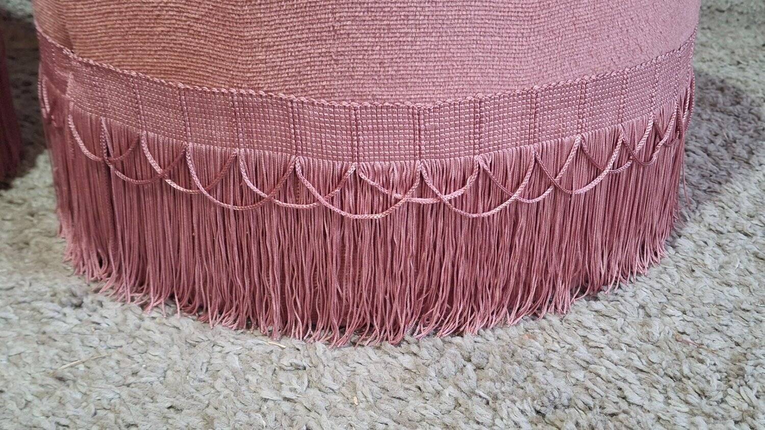 Set of crapaud armchair and 2 Napoleon III pink velvet poufs from the 19th century.