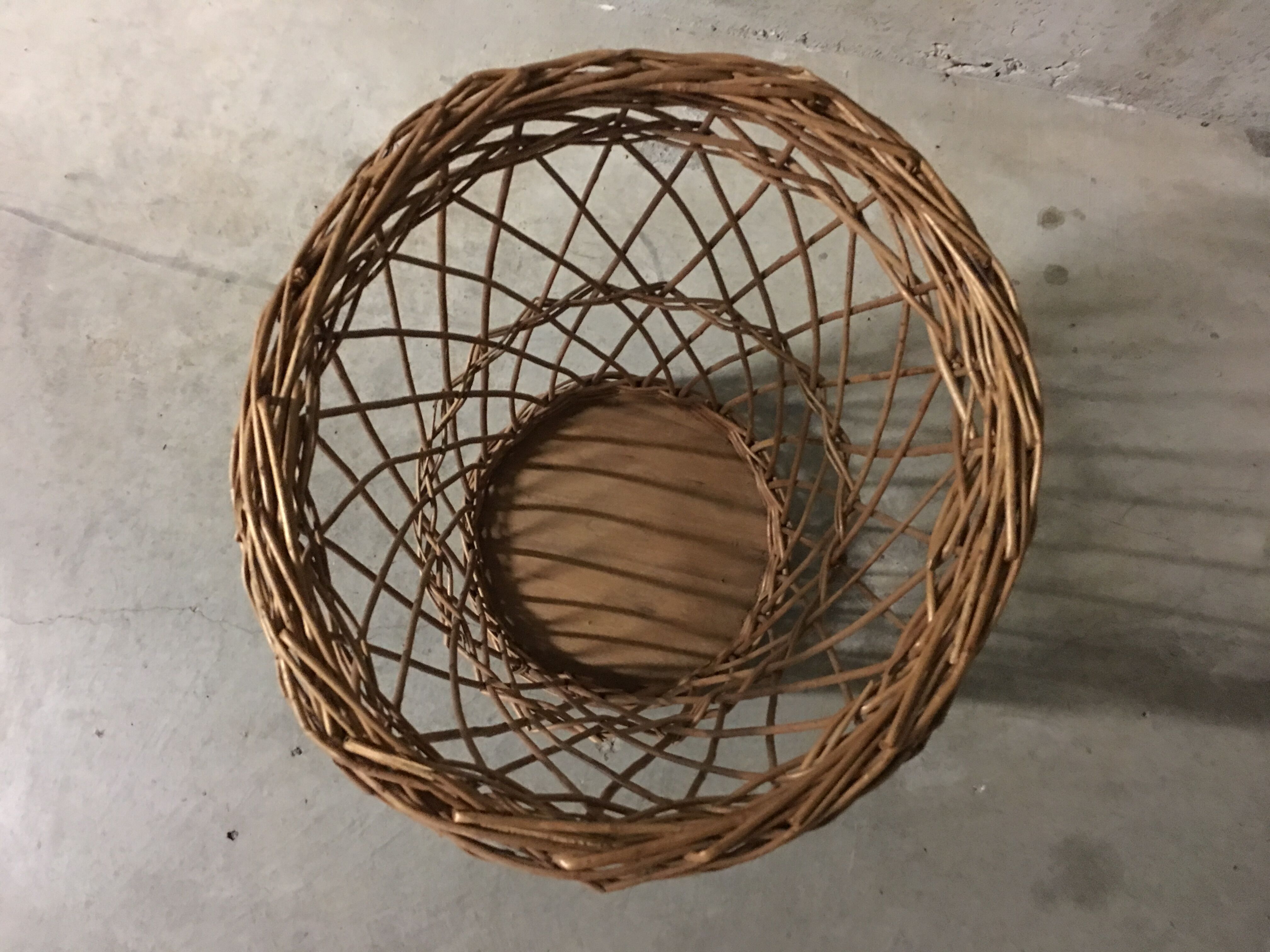 60s rattan basket