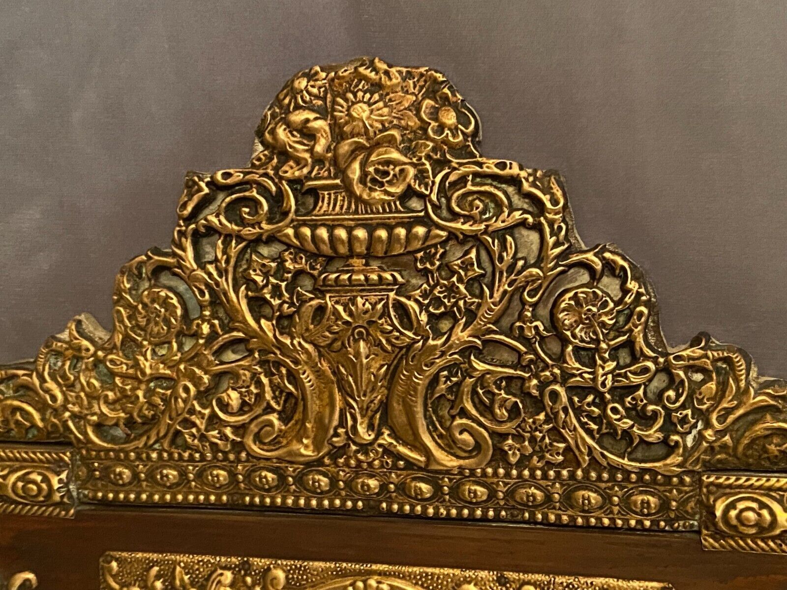 Mirror pediment nineteenth Neo classical decoration antique character brass on wood