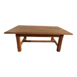 Table basse en chêne à pieds joints par une entretoise