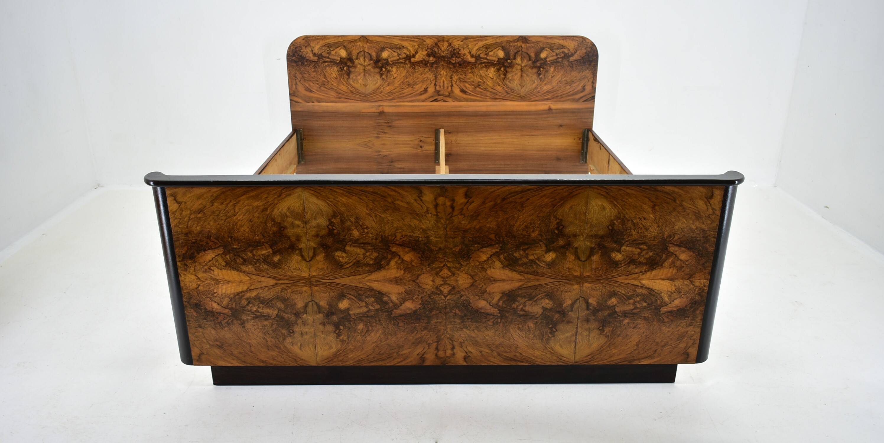Art Deco double bed by Jindřich Halabala for Up Závody, 1945s