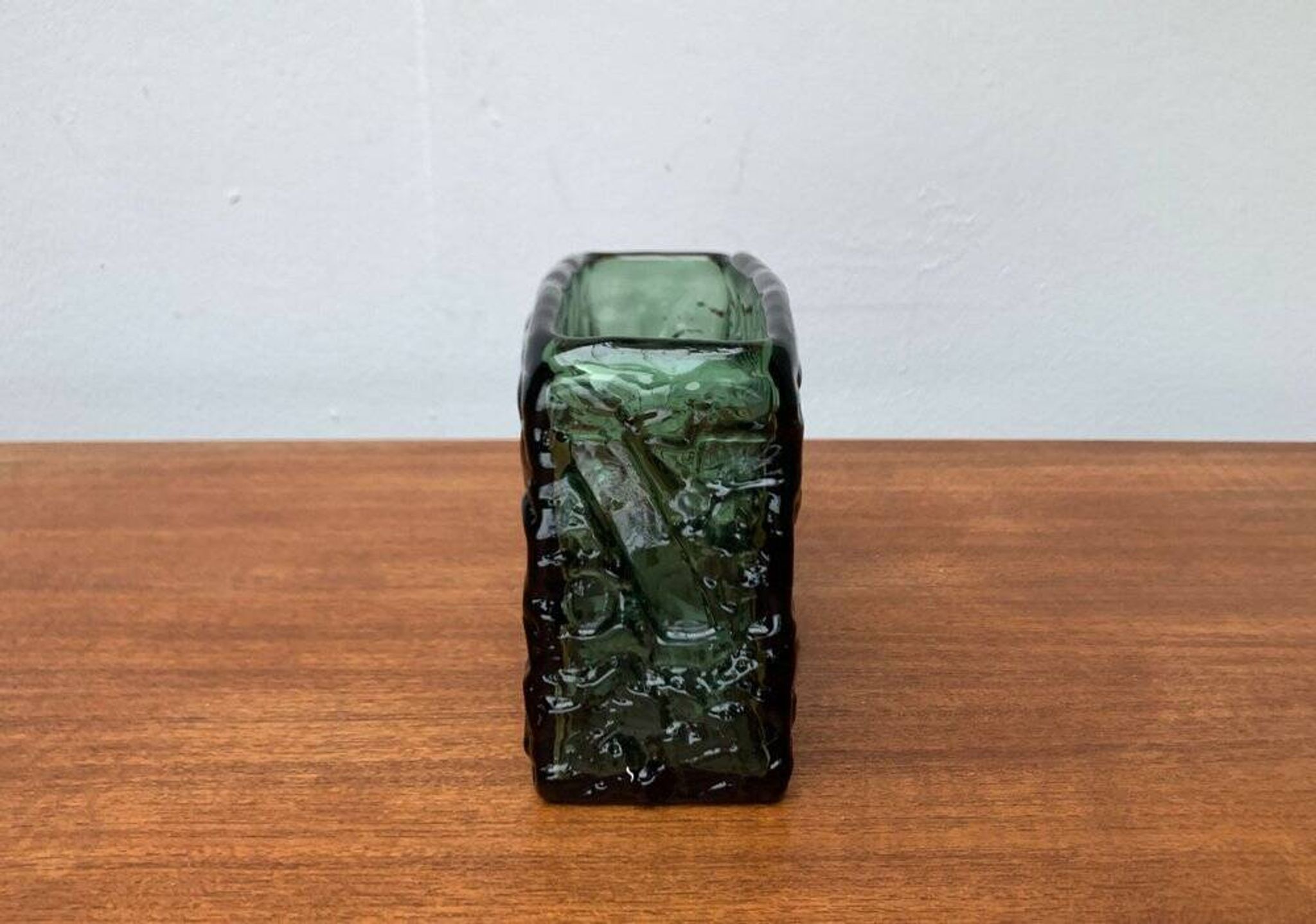 Swedish brutalist glass vase from the mid-century by Göte Augustsson for Ruda, 1960s.
