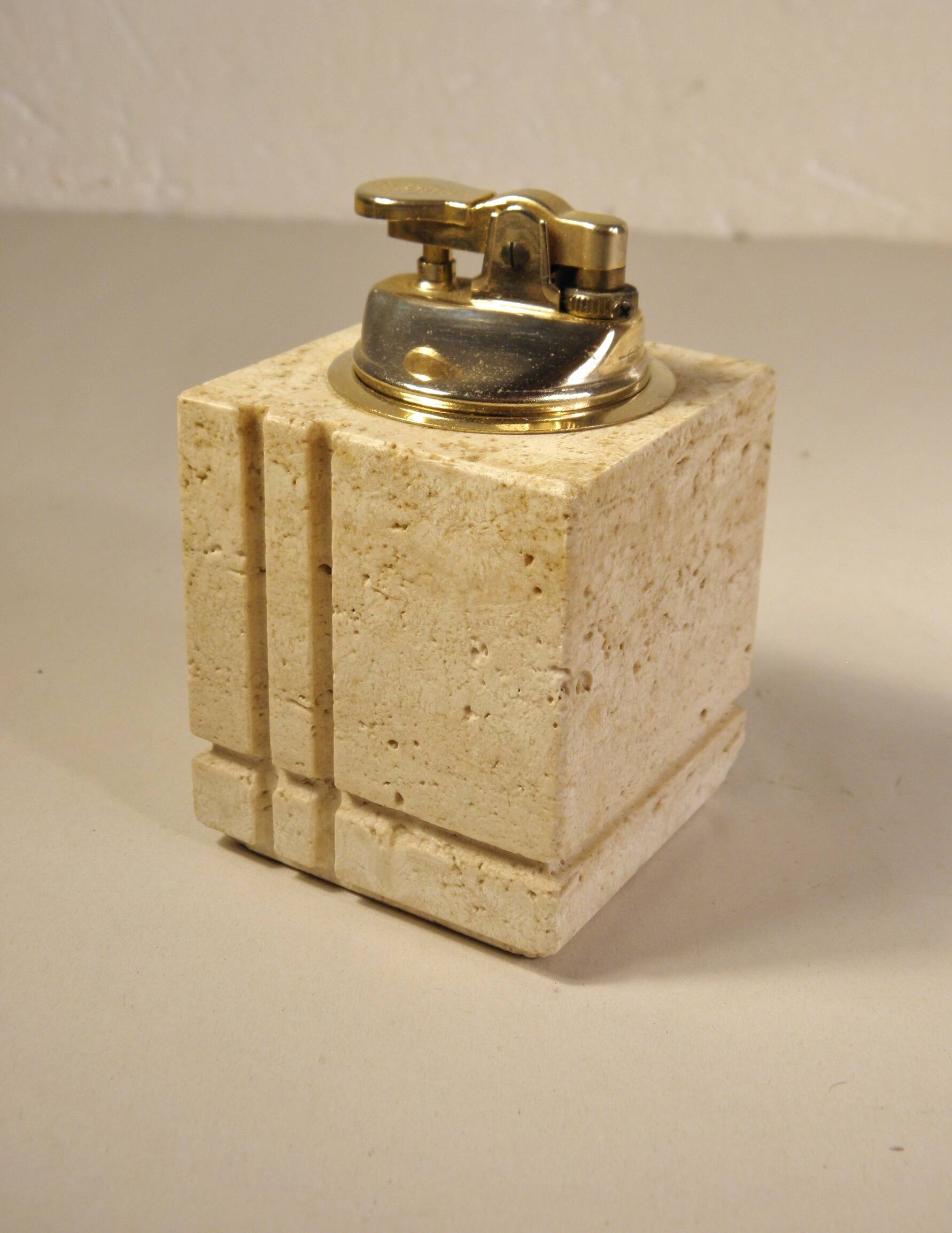 Mannelli travertine smoking set