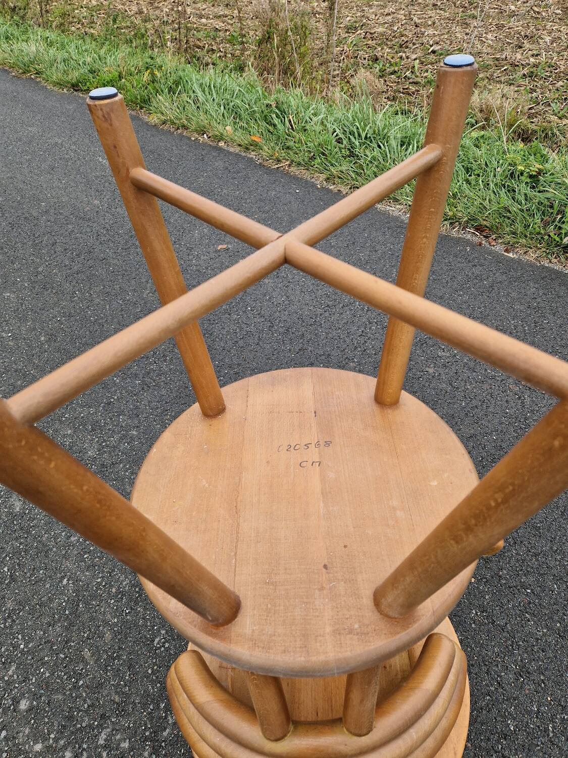 Set of 4 solid organic chairs