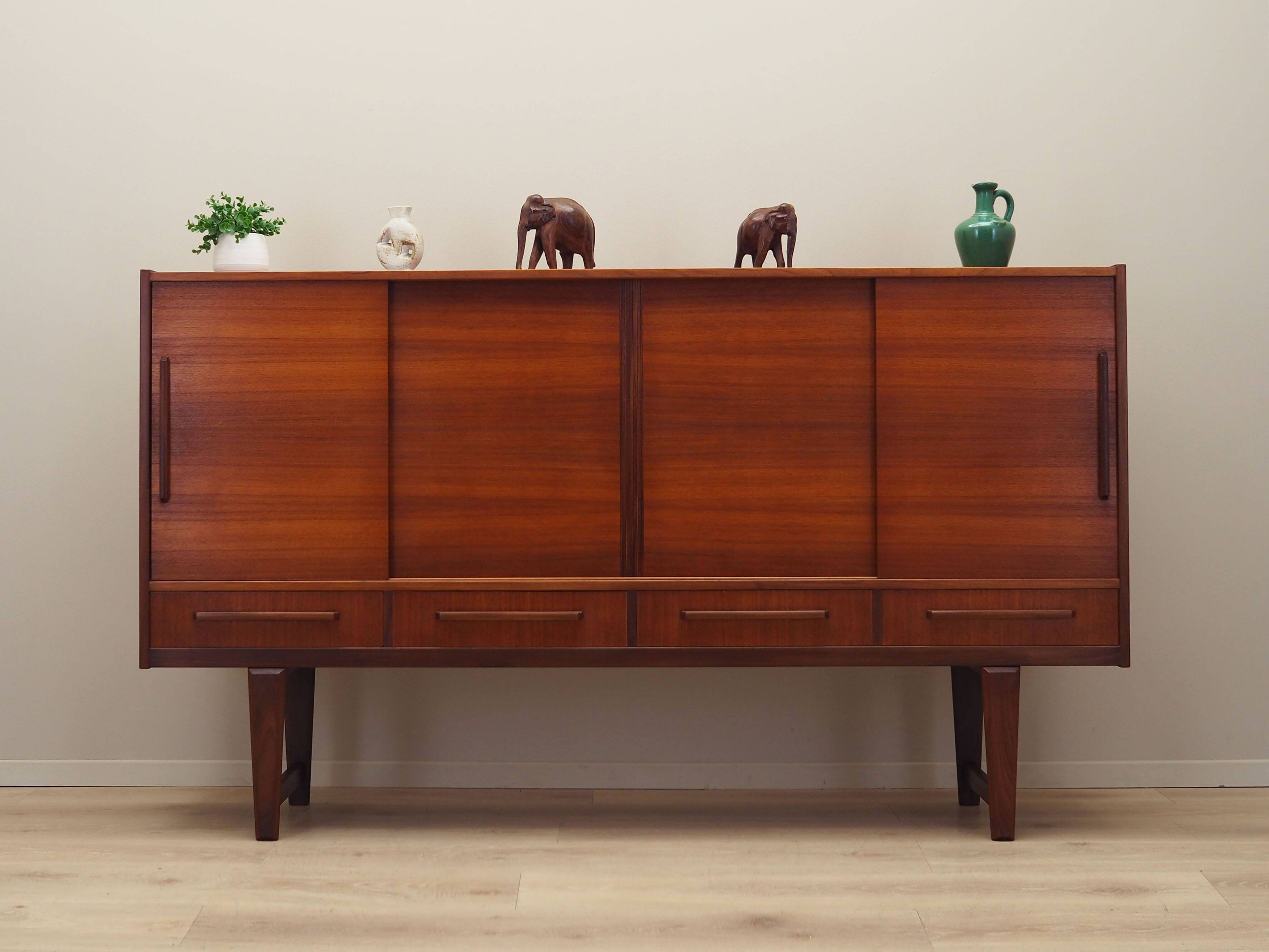 Buffet haut en teck, design danois, années 1960, fabricant : PMJ Viby J