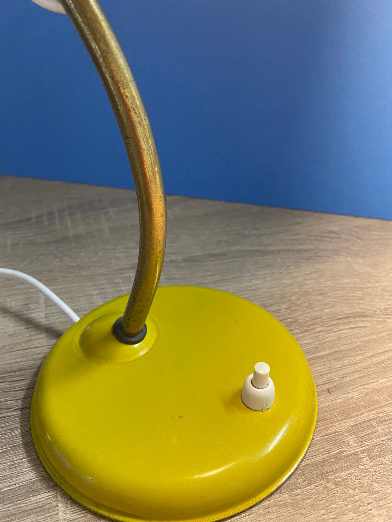 Yellow diabolo lamp