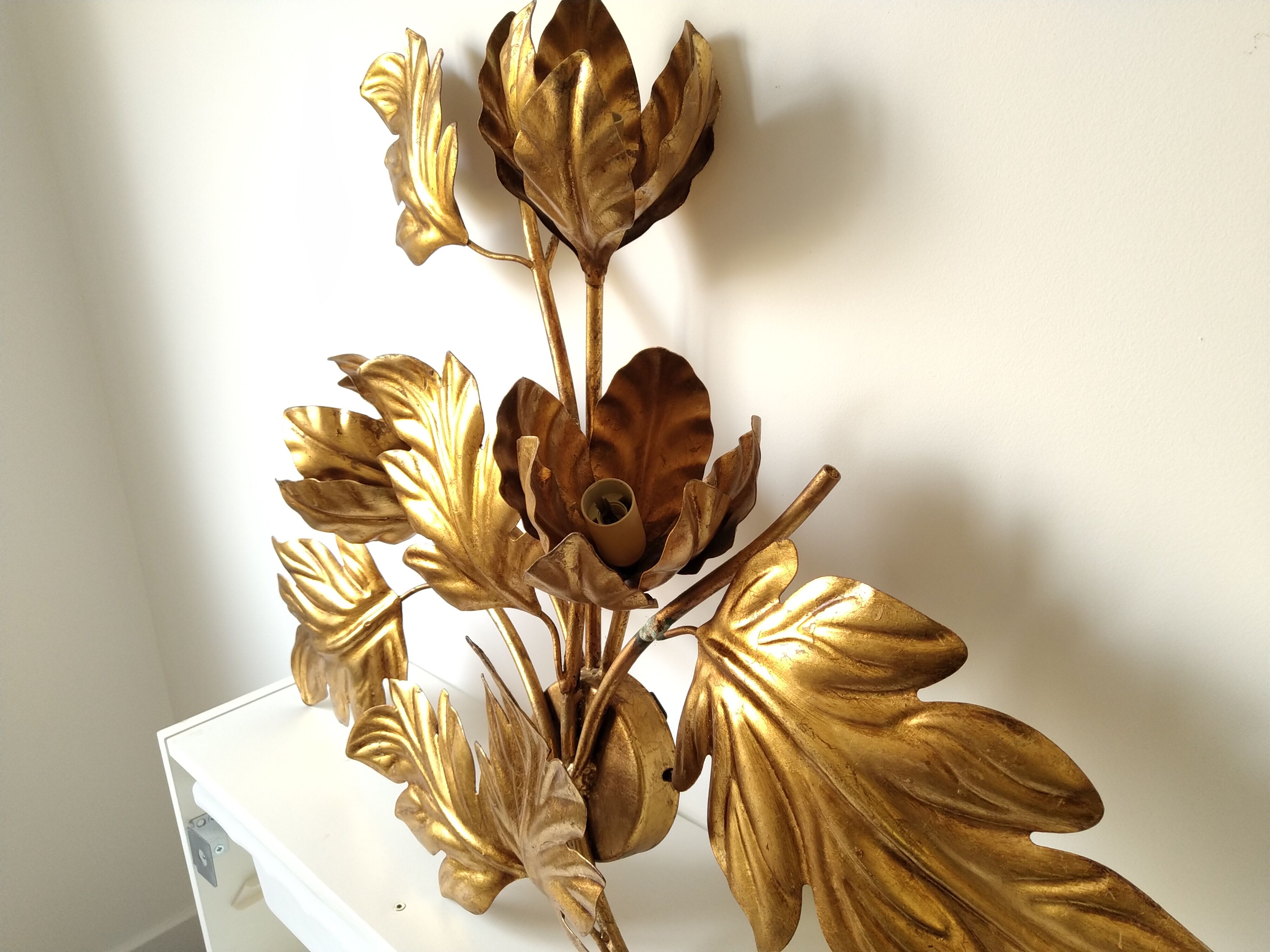 Flower wall lamp