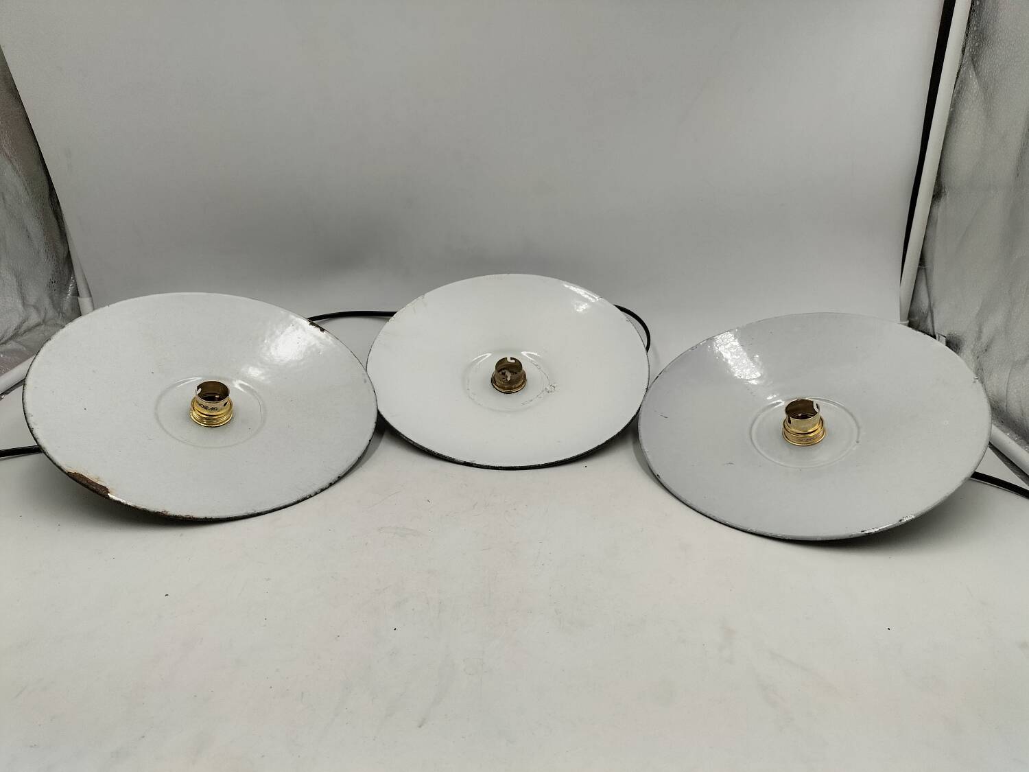 Enamelled sheet metal suspensions