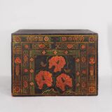Malle ancienne en bois avec illustrations de pivoines, Chine, vers 1900