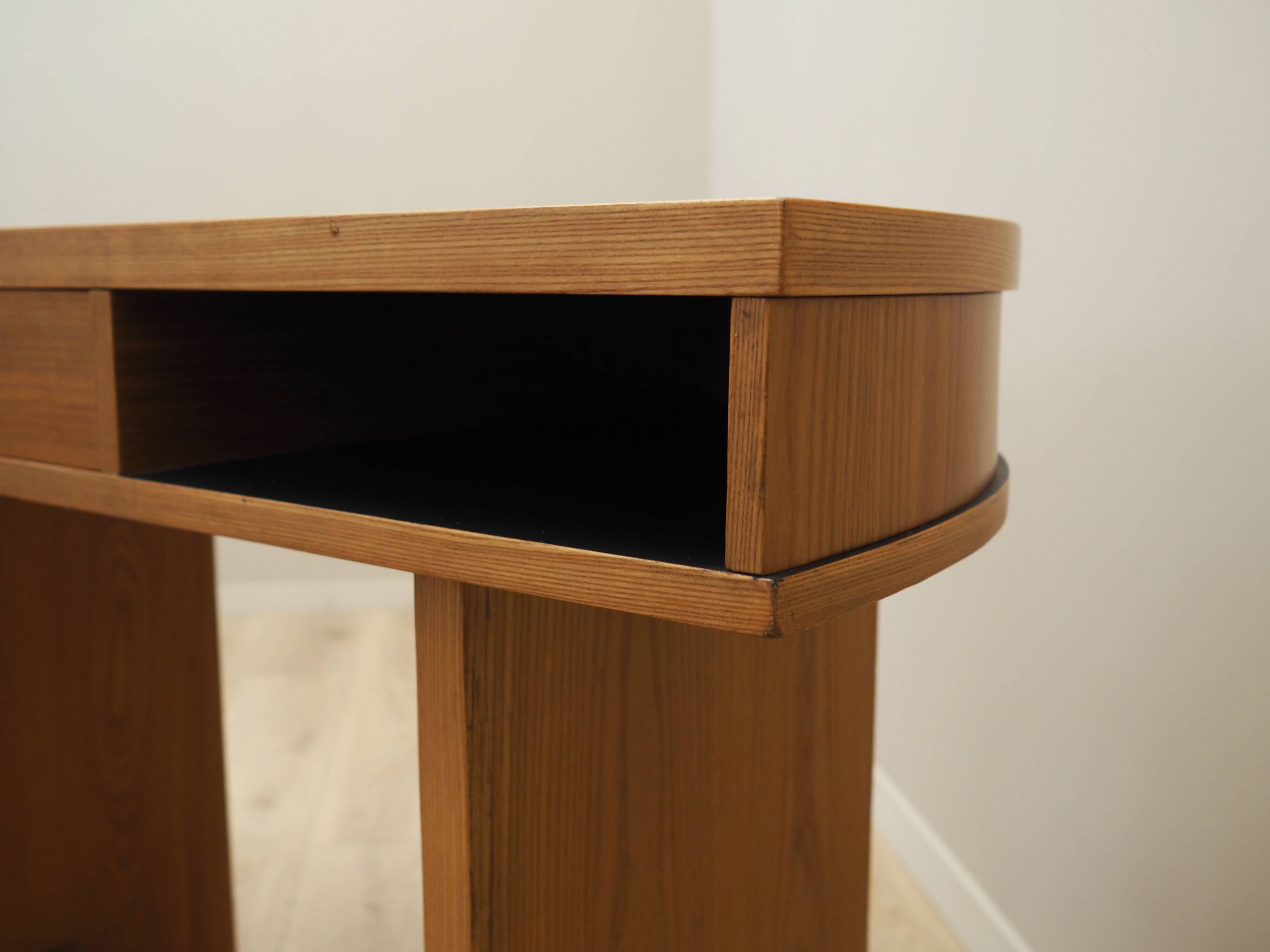 Oak desk, Italian design, 1970s, production: Italy