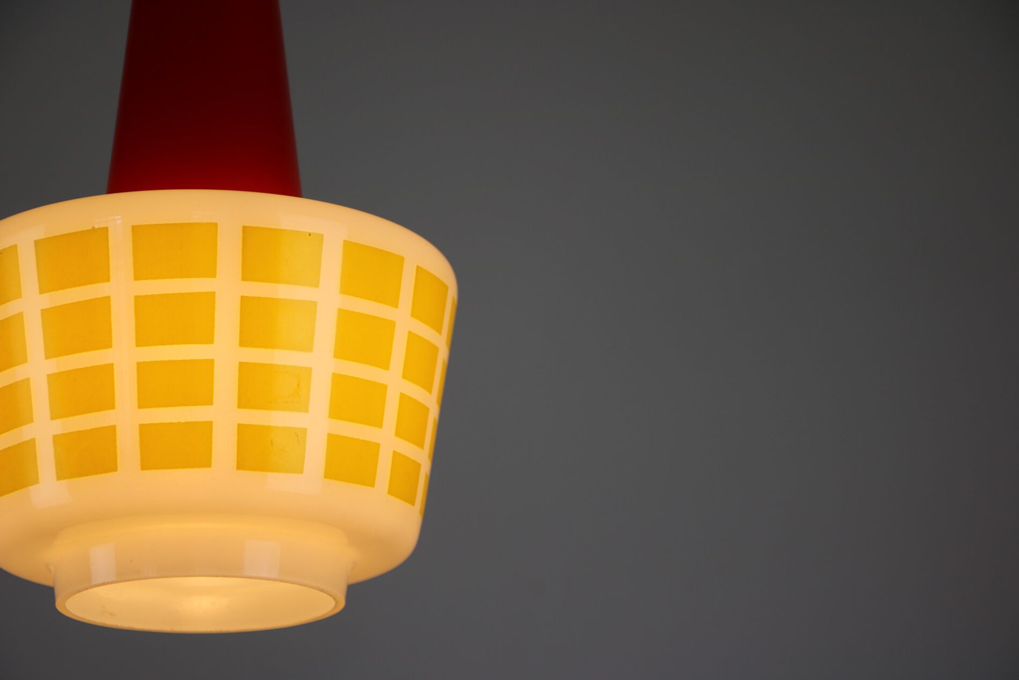 Suspension en verre rouge et jaune