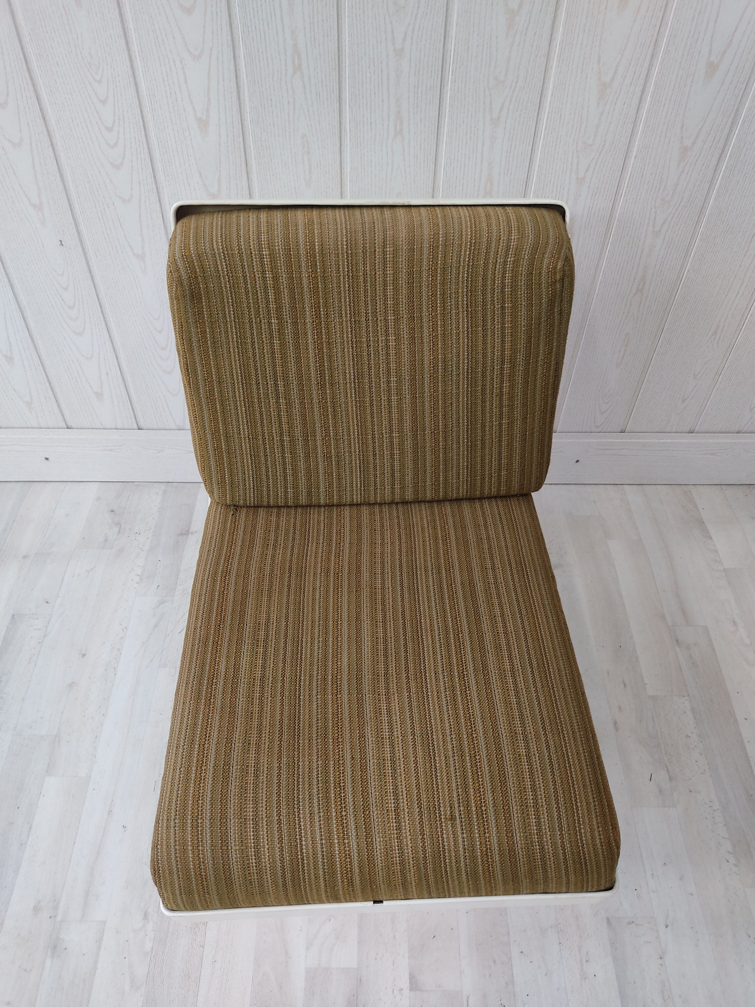 Space age 70s chair
