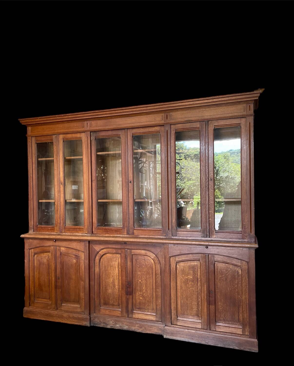 Large two-body showcase library