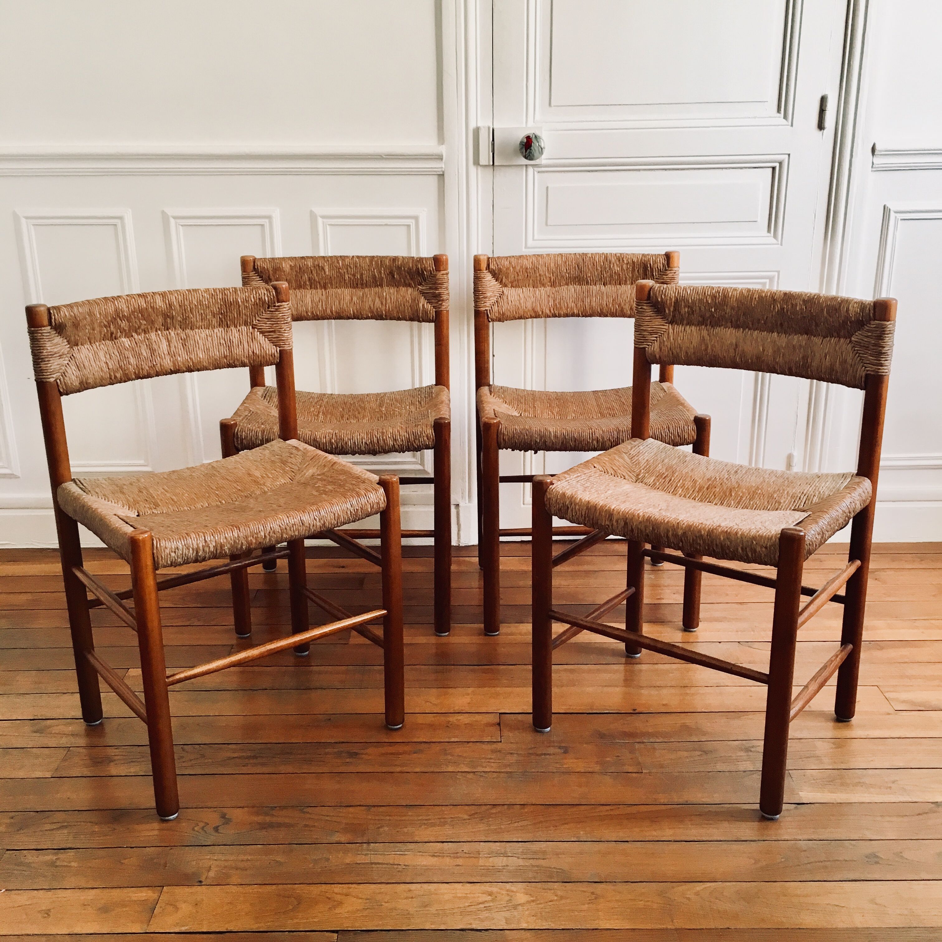 Chaises modèle Dordogne édité par Sentou