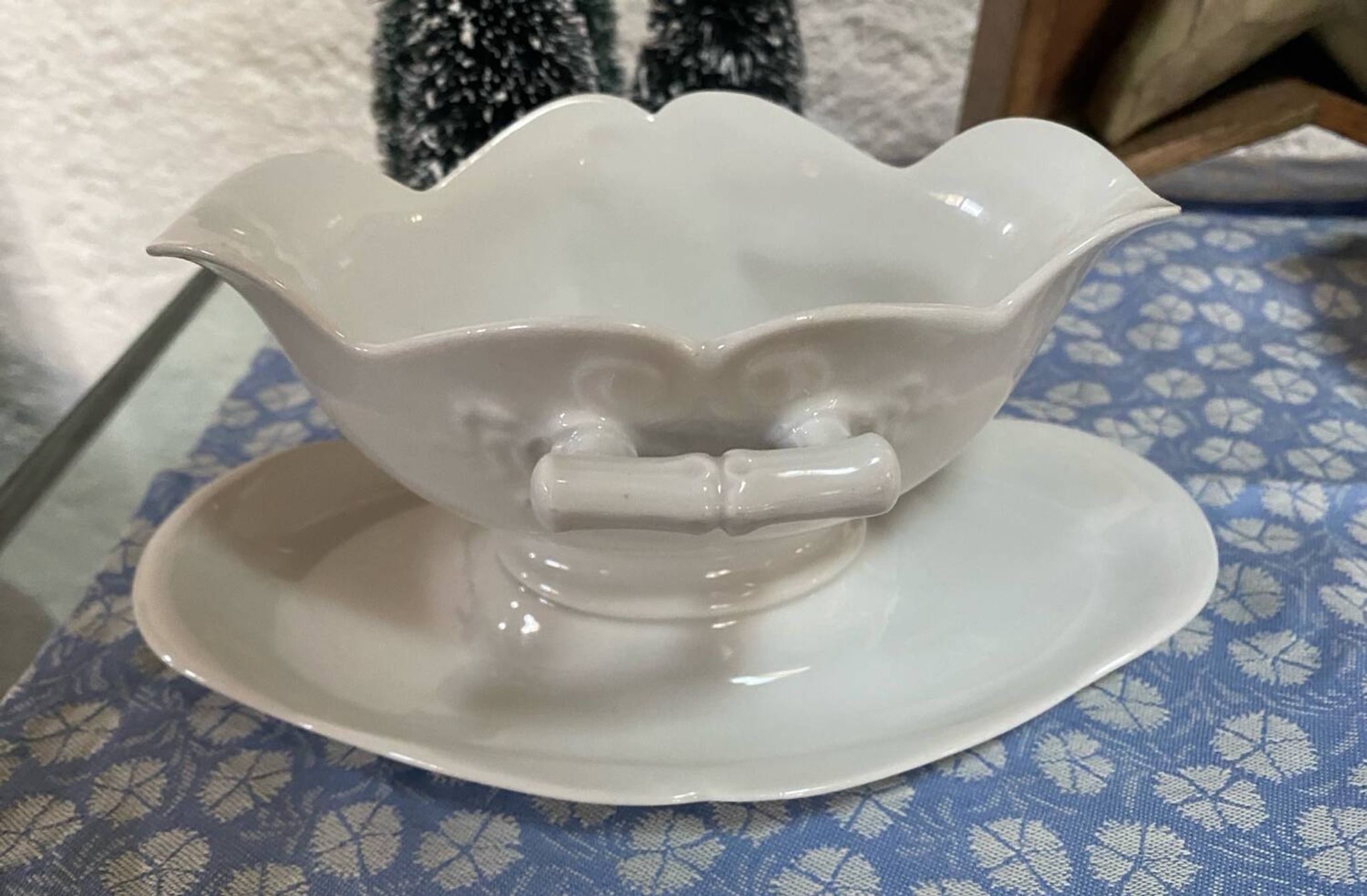 Saucière en porcelaine motif bambou ancienne 