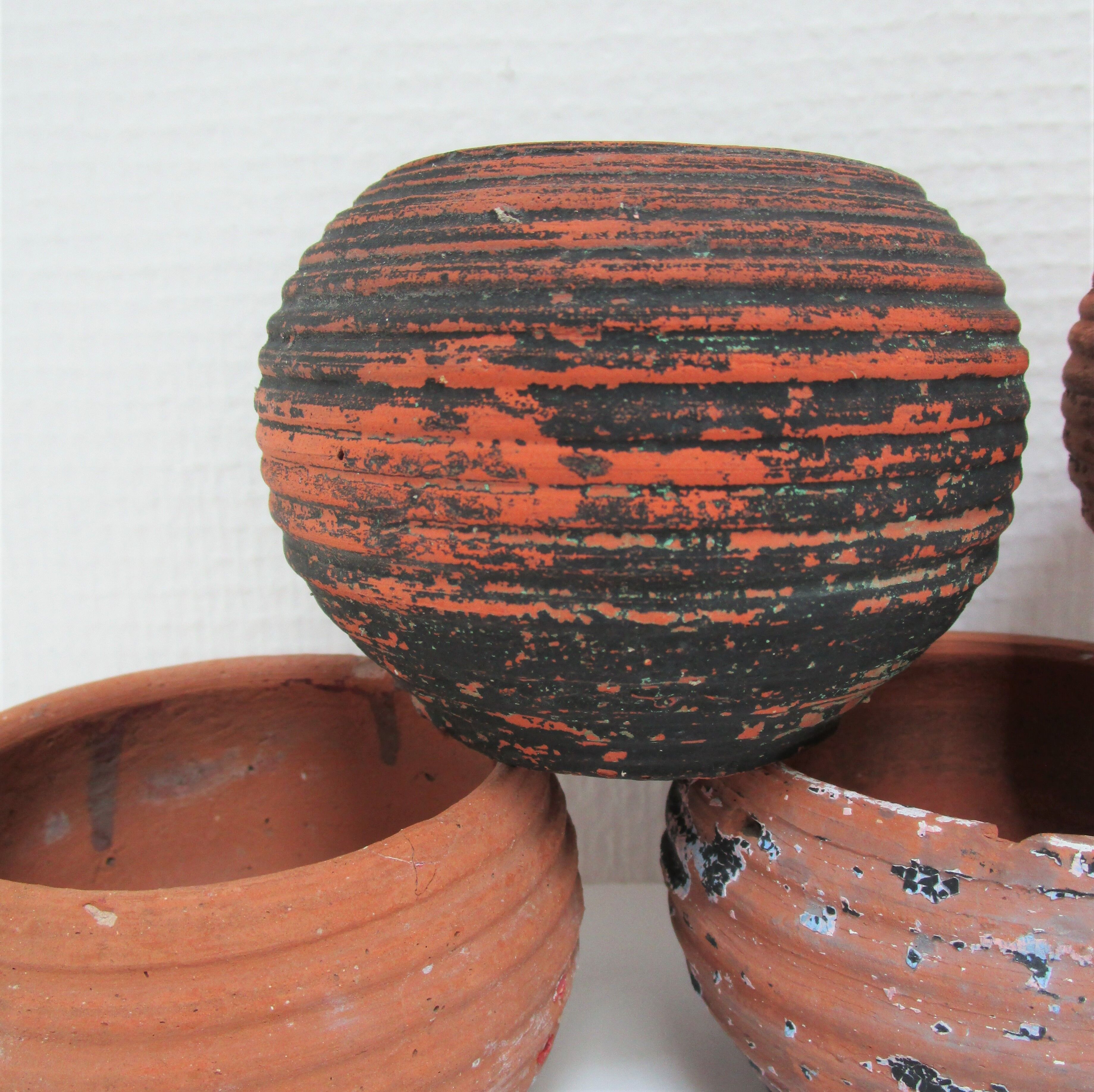 Five pots terracotta patina vintage