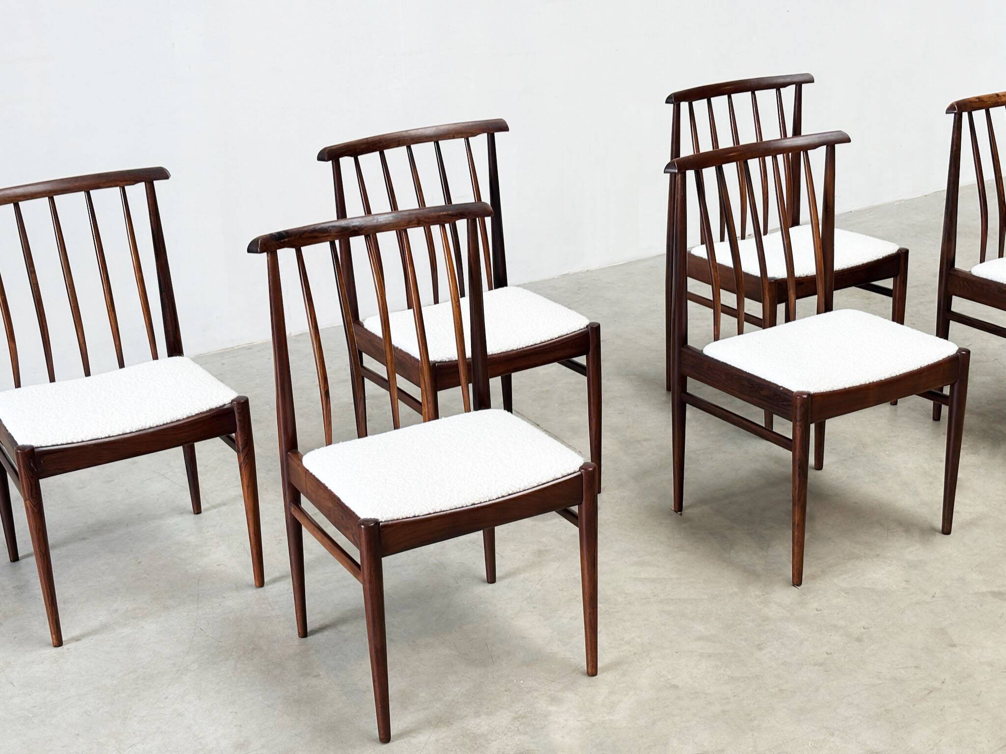 Ensemble de six chaises de salle à manger en palissandre AWA