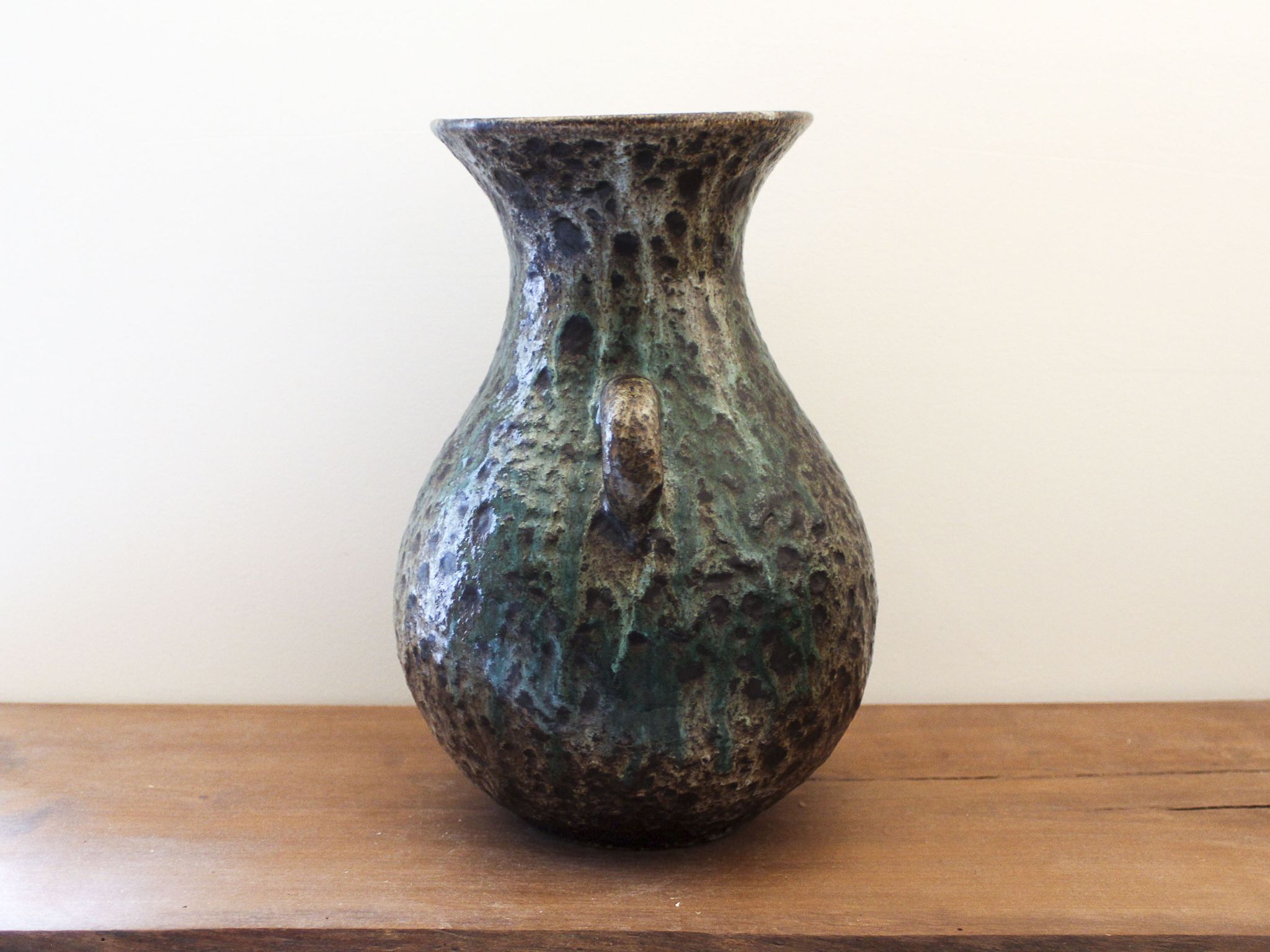 Vase à oreilles en céramique d'Accolay