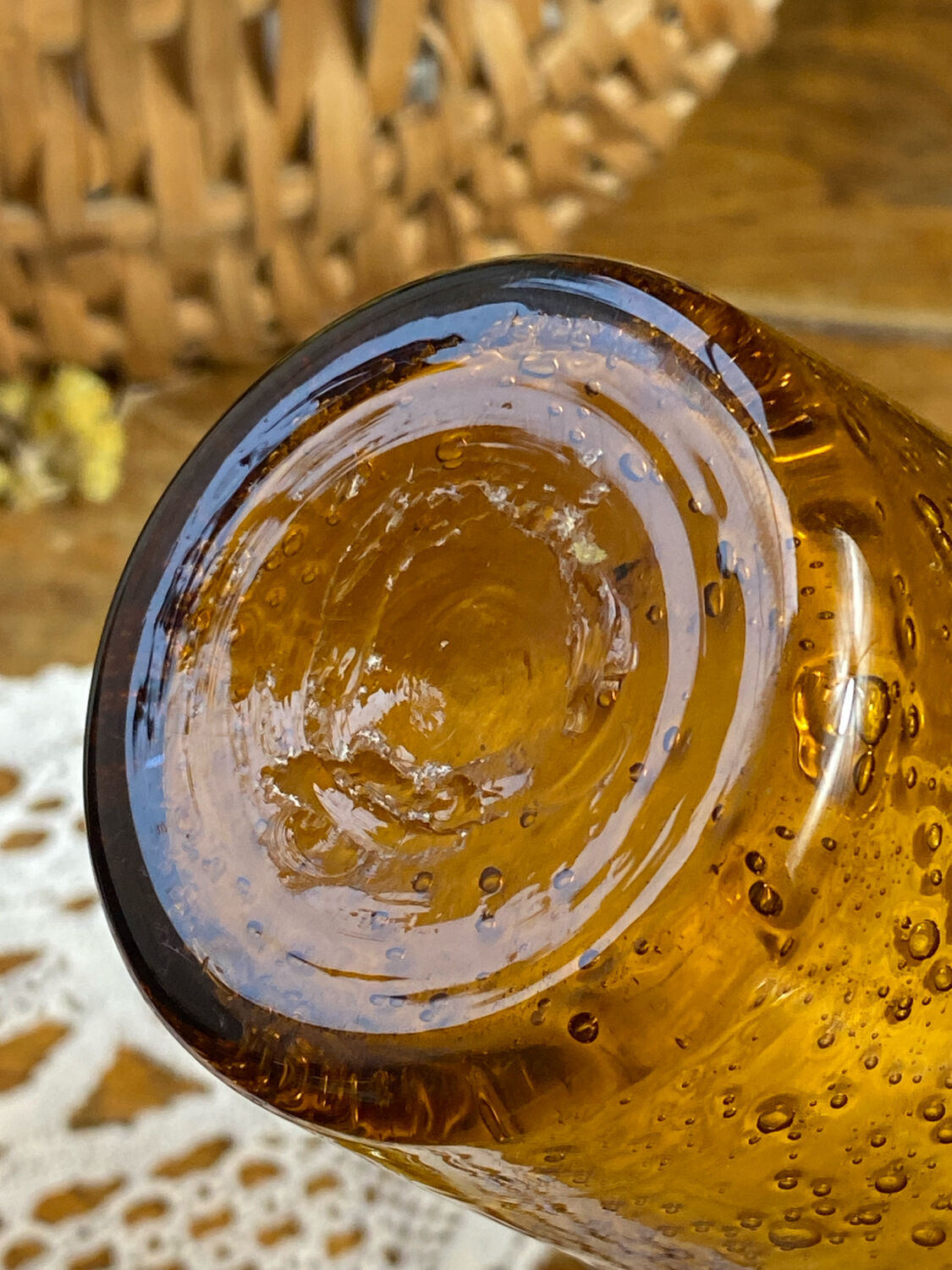 Blown glass oil dispenser with bubbles