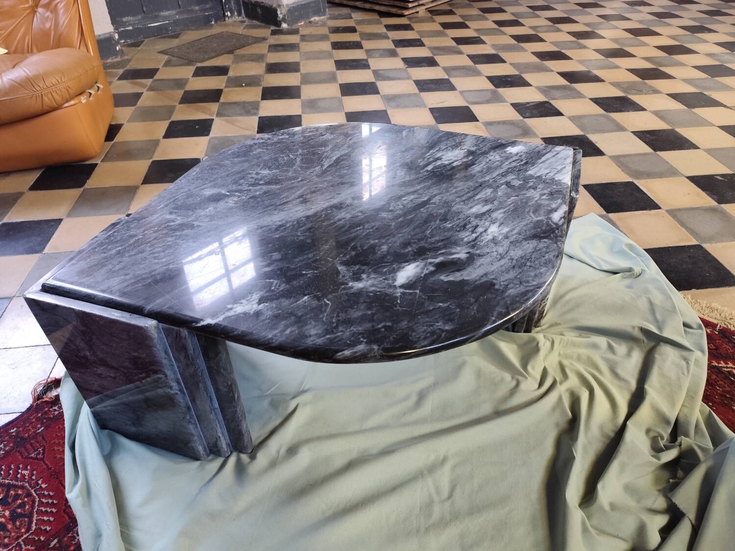Black marble coffee table, Roche Bobois
