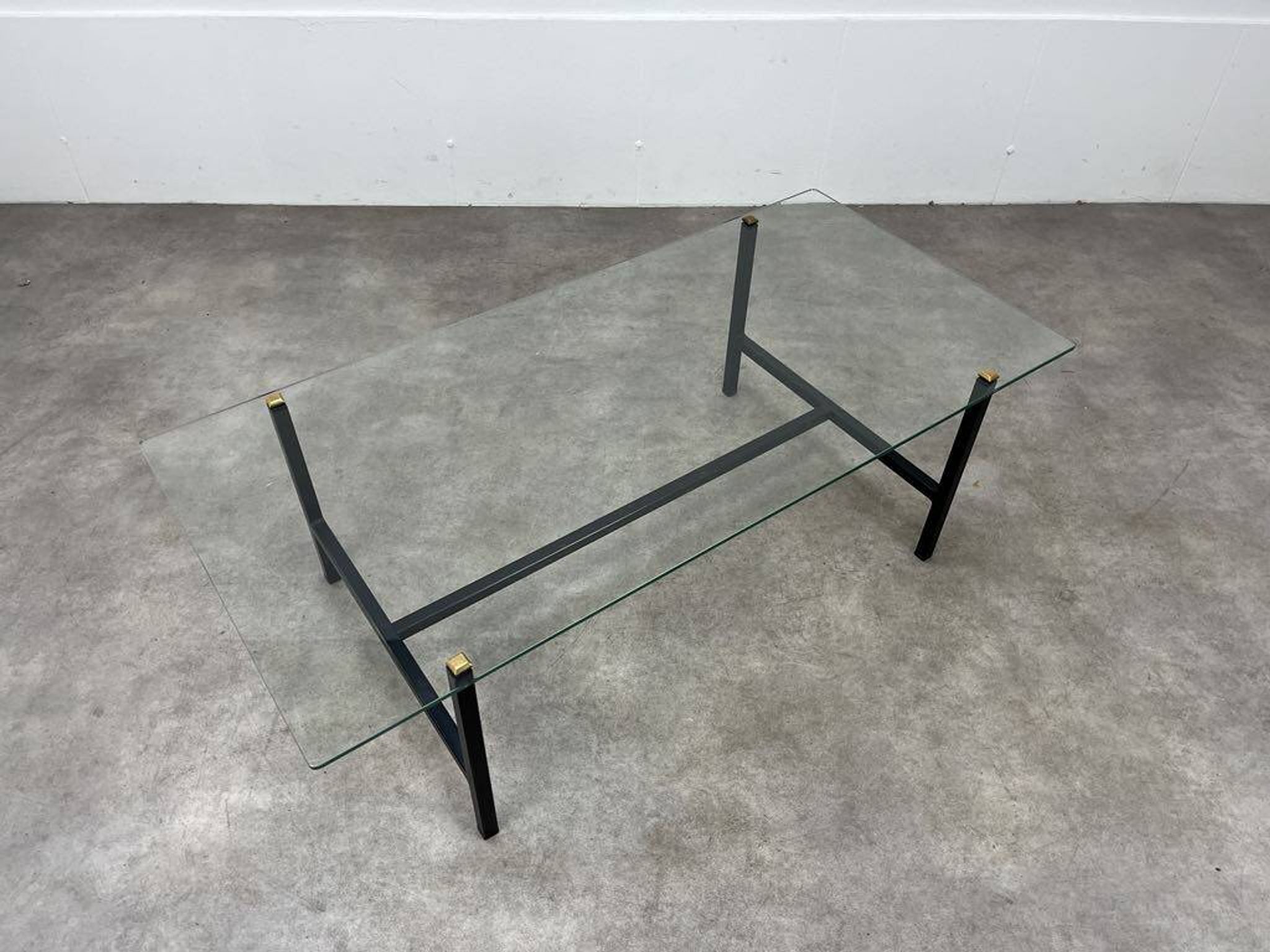 Table basse années 50 verre et métal noir