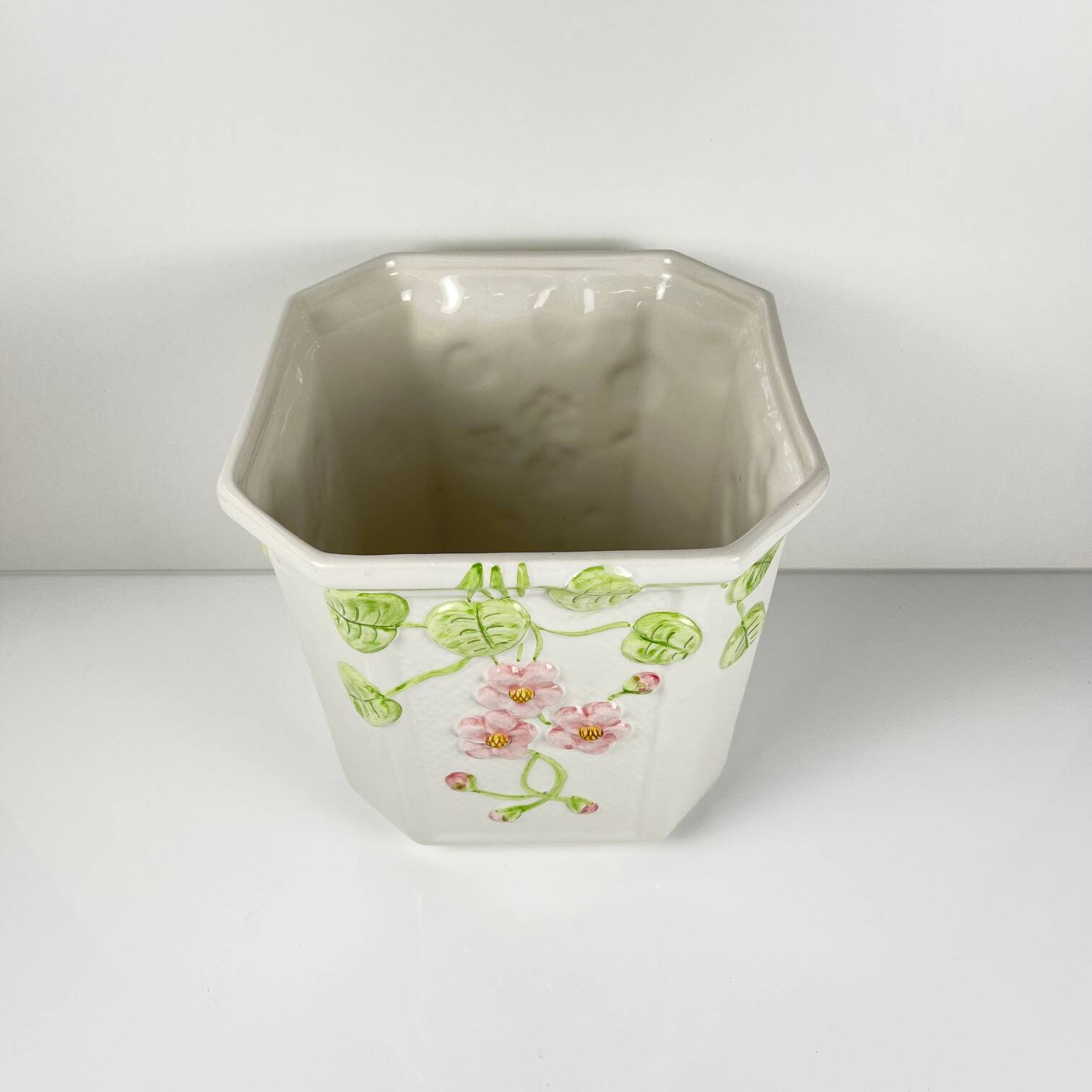 Ceramic flowerpot with relief, Martan, Portugal, 1960/80