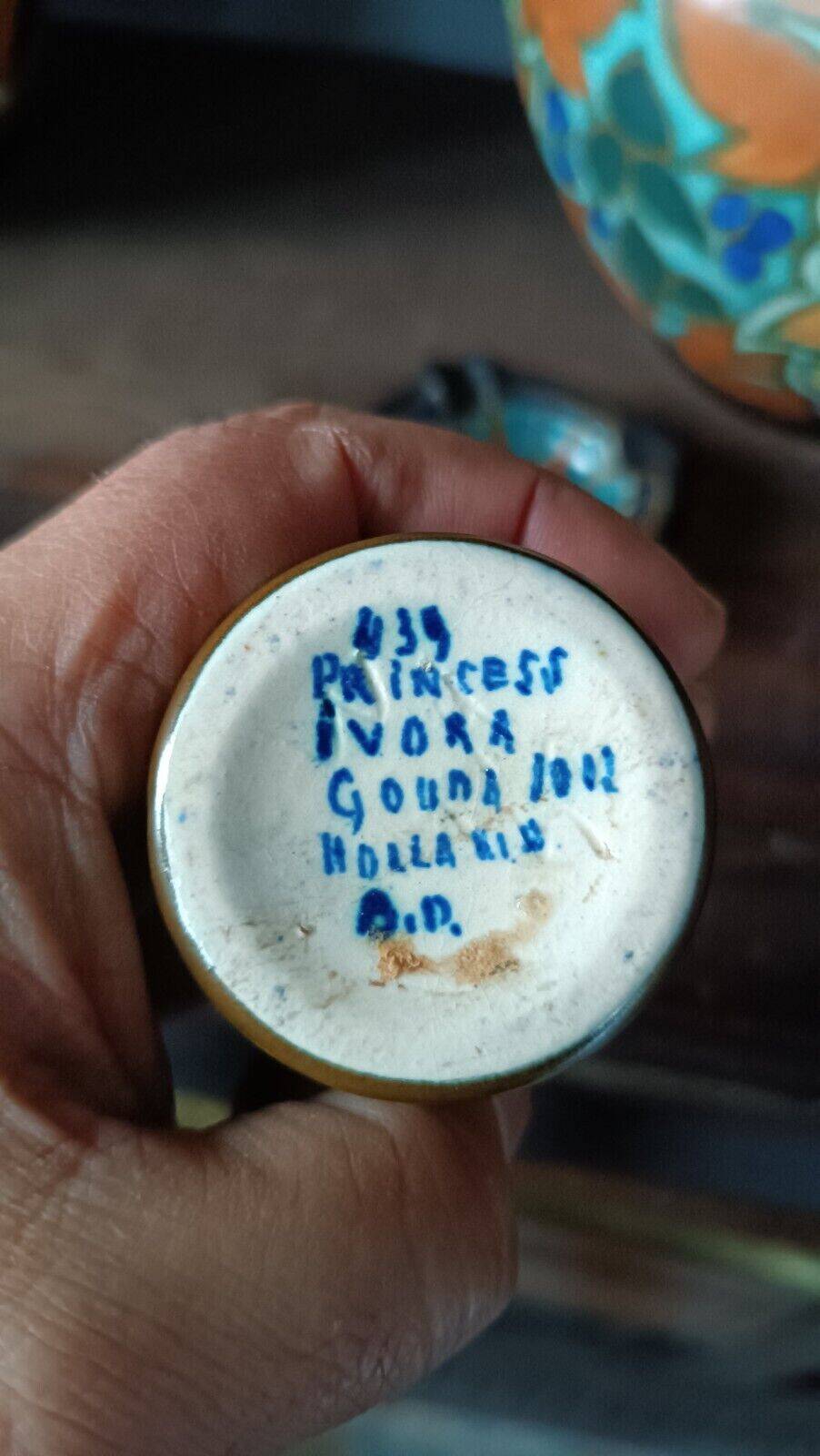 Ceramic vase manufactured by gouda liberty, princess ivora decor