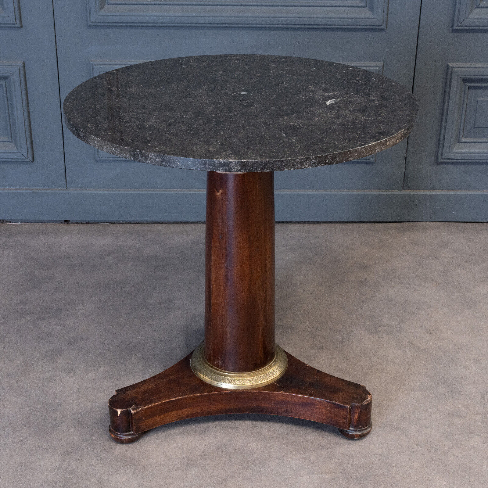 Mahogany pedestal table was central foot tripod gray marble of Sainte Anne nineteenth