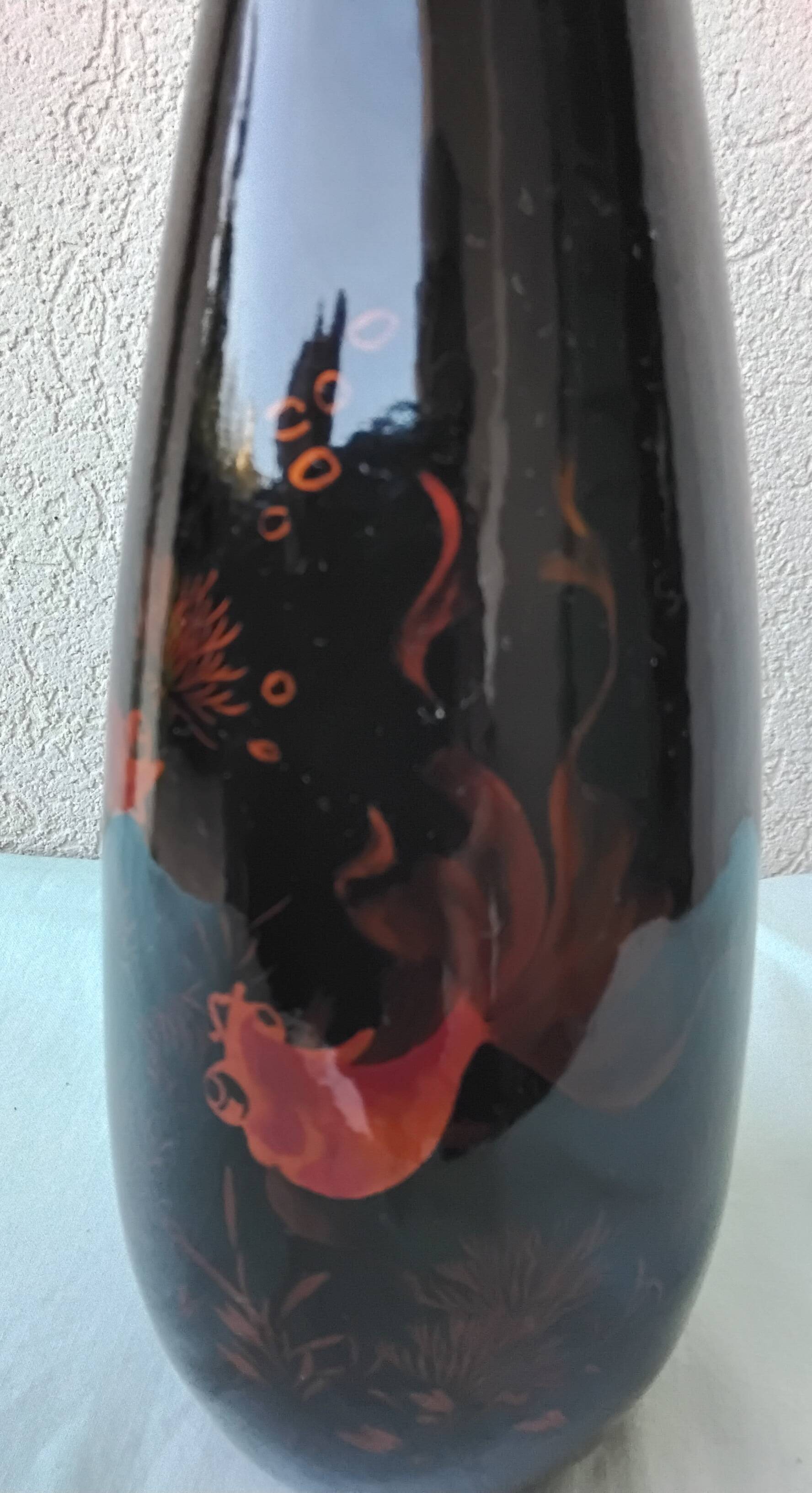 Vase en bois laqué